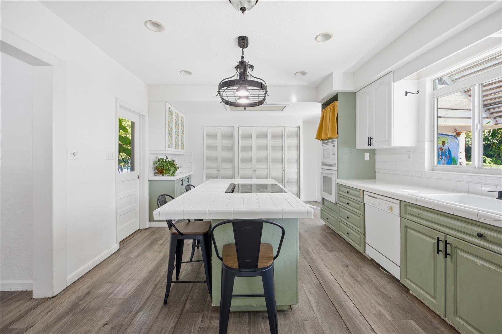 Image 9 of 64 For 280 Palm Court