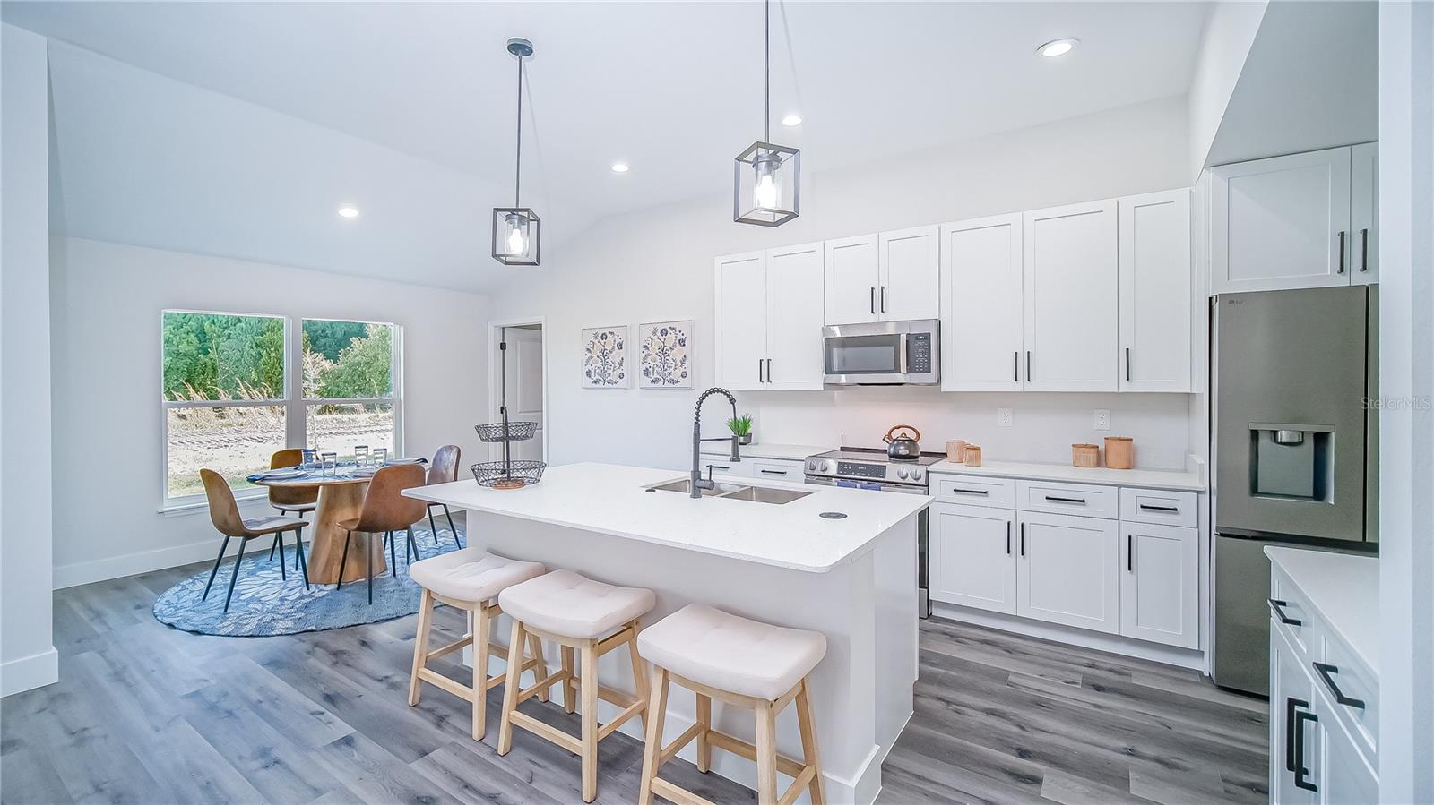 Image 6 of 23 For 849 Dalhart Avenue Sw