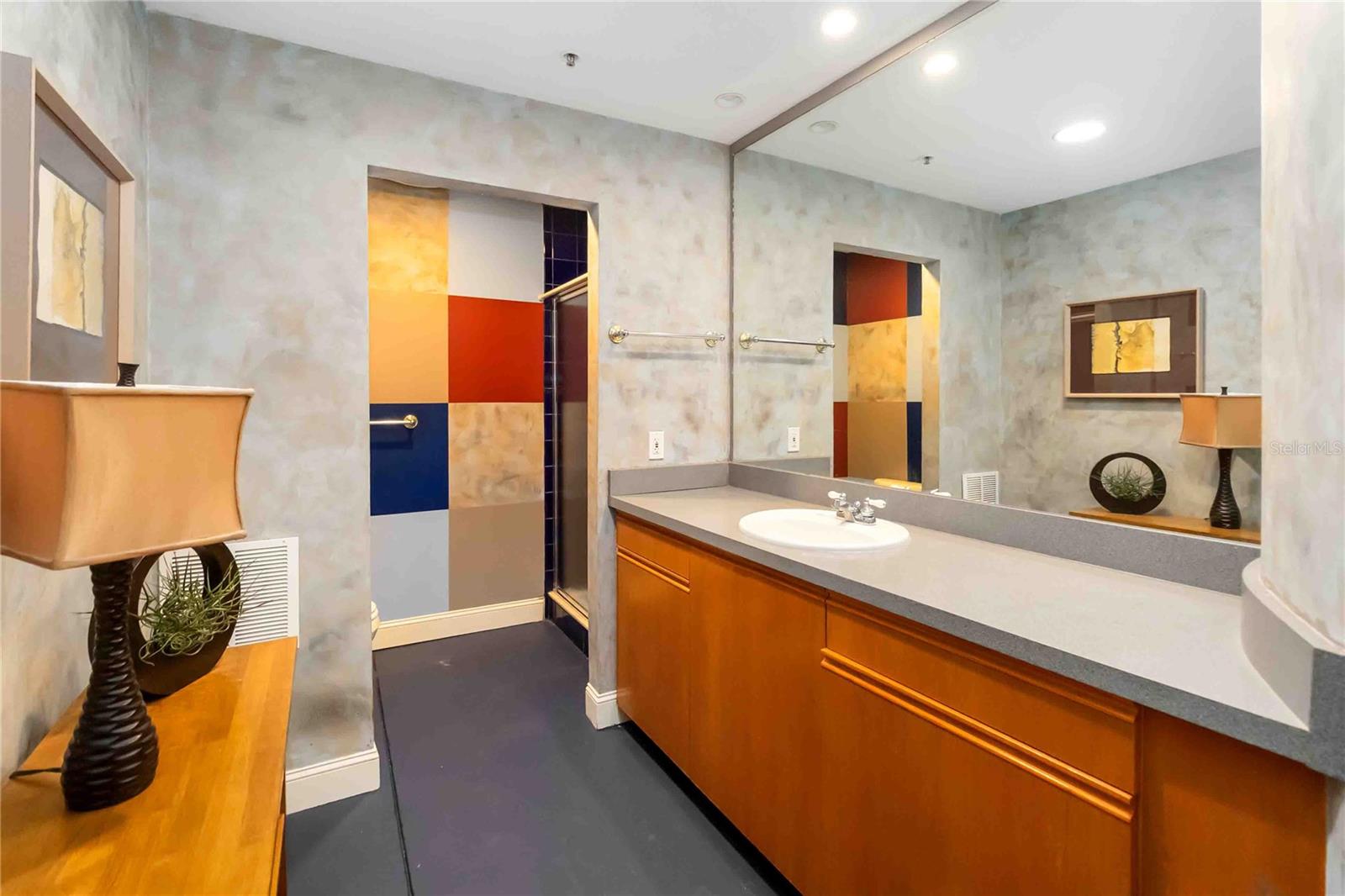 Image 20 of 46 For 62 Colonial Drive 301