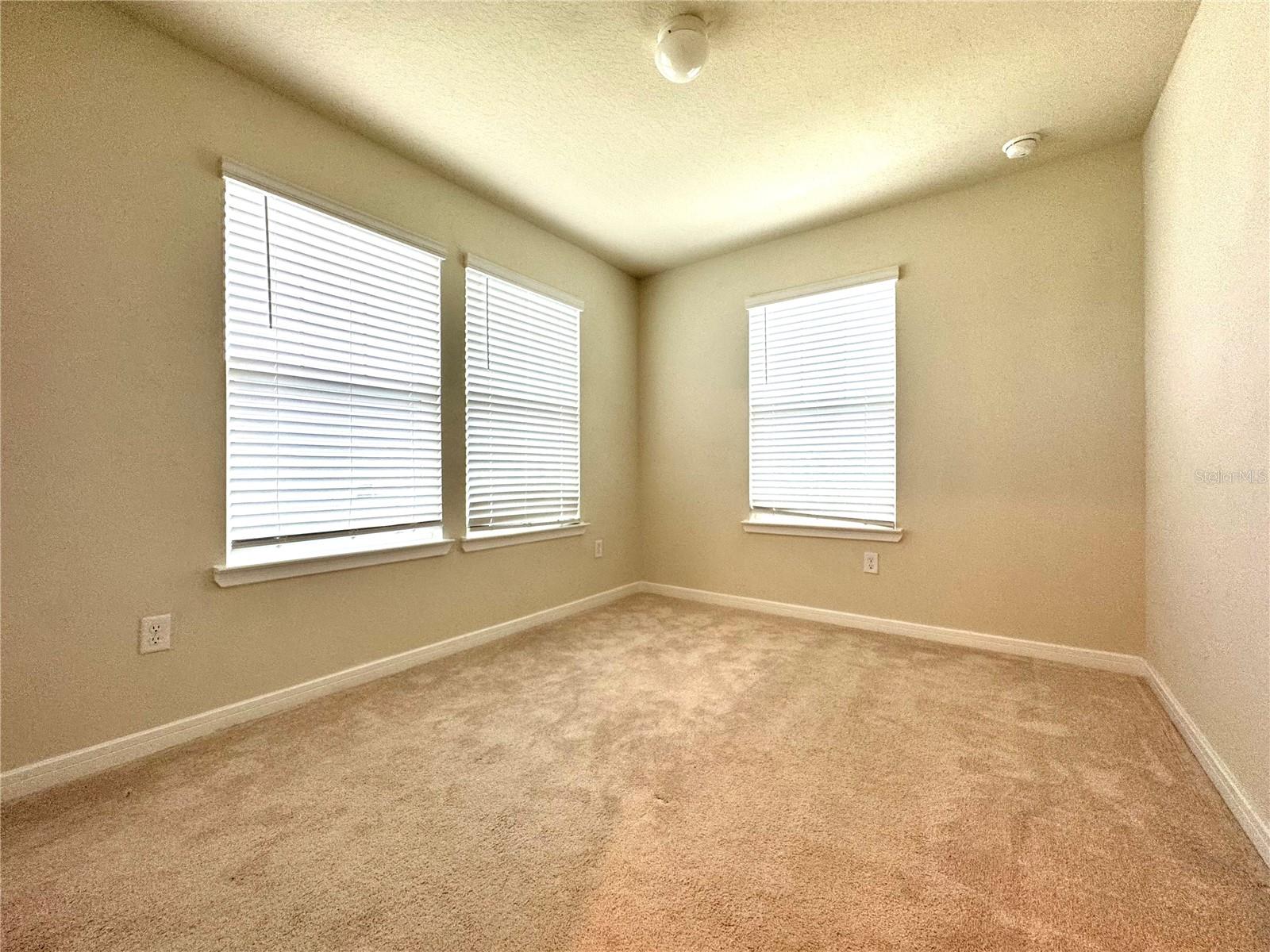 Image 10 of 27 For 10904 Leafshore Loop