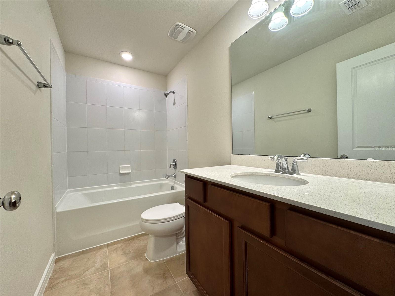 Image 11 of 27 For 10904 Leafshore Loop