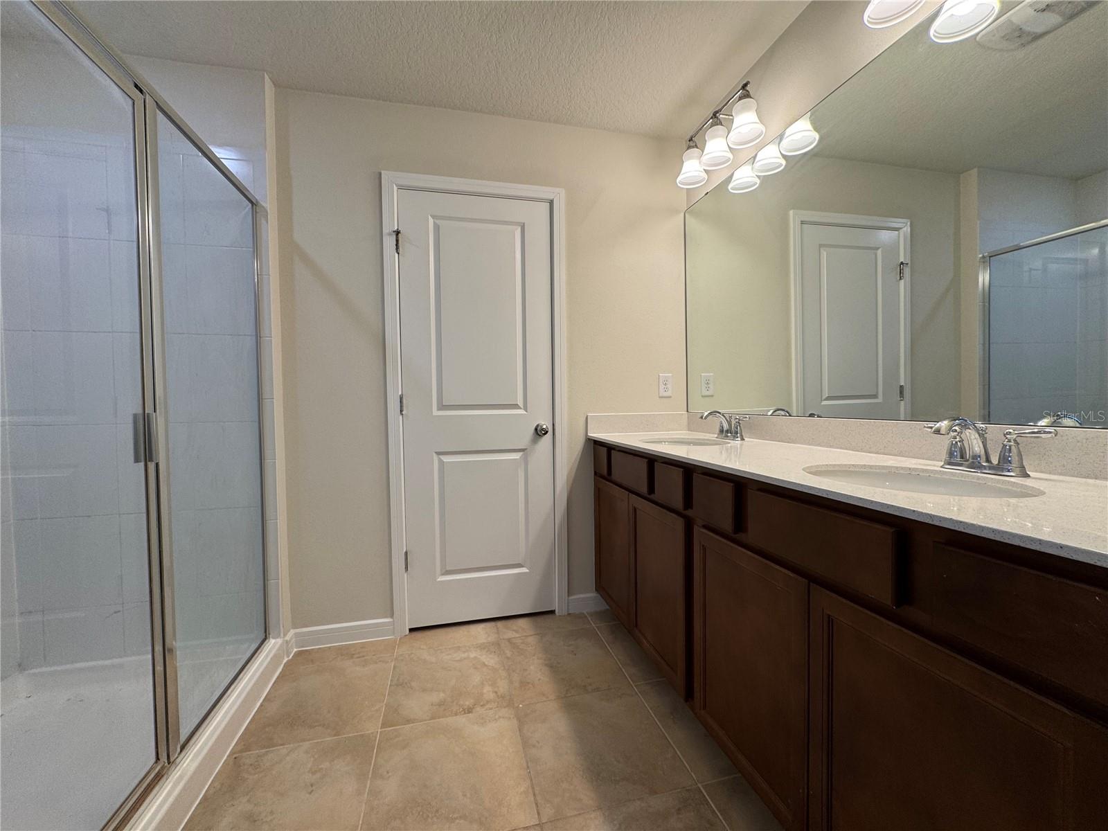 Image 17 of 27 For 10904 Leafshore Loop