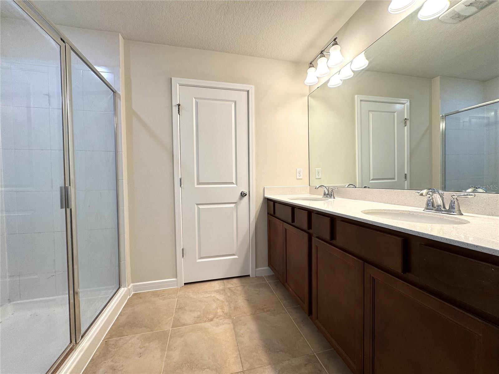 Image 19 of 27 For 10904 Leafshore Loop