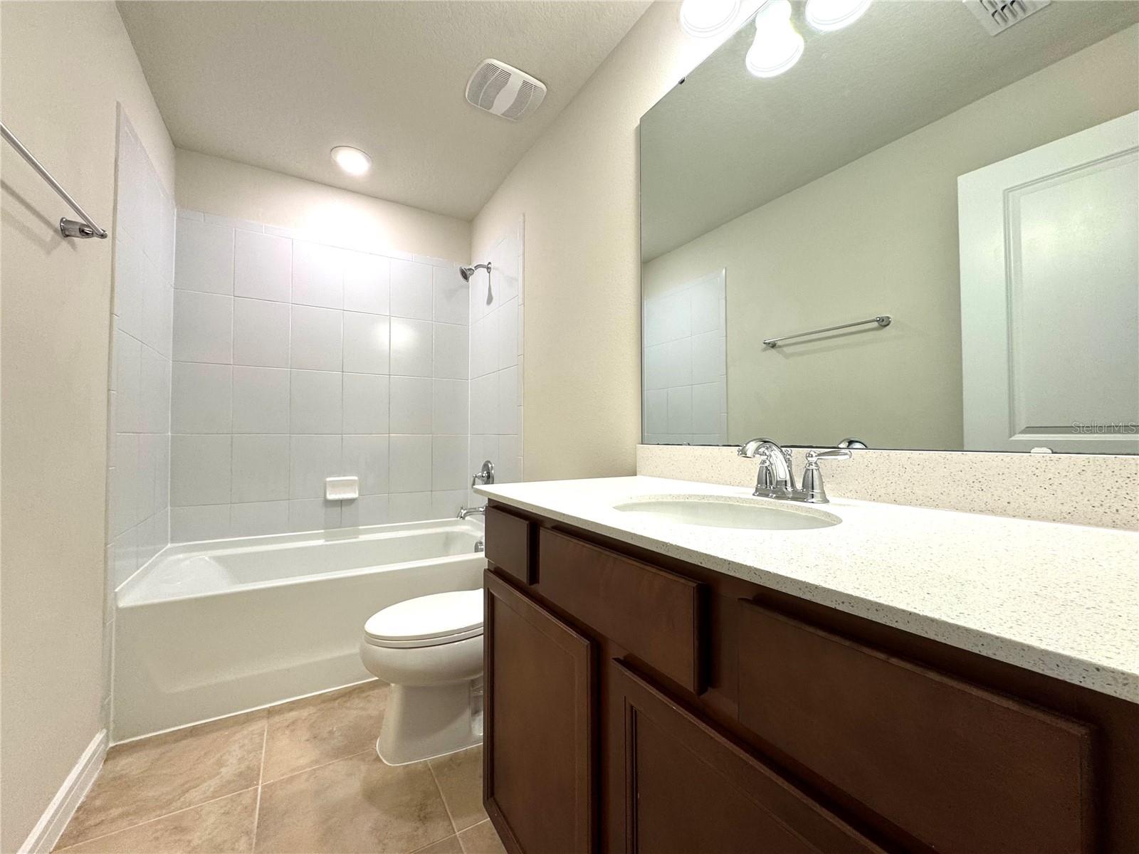 Image 23 of 27 For 10904 Leafshore Loop