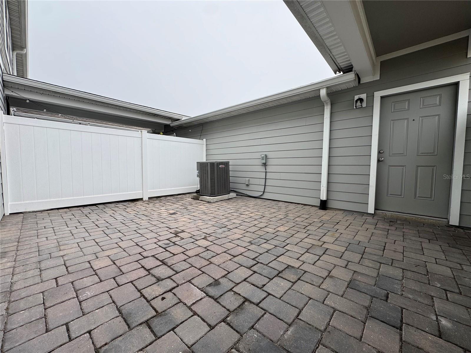 Image 25 of 27 For 10904 Leafshore Loop