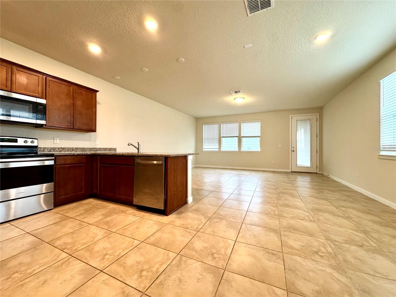 Image 3 of 27 For 10904 Leafshore Loop