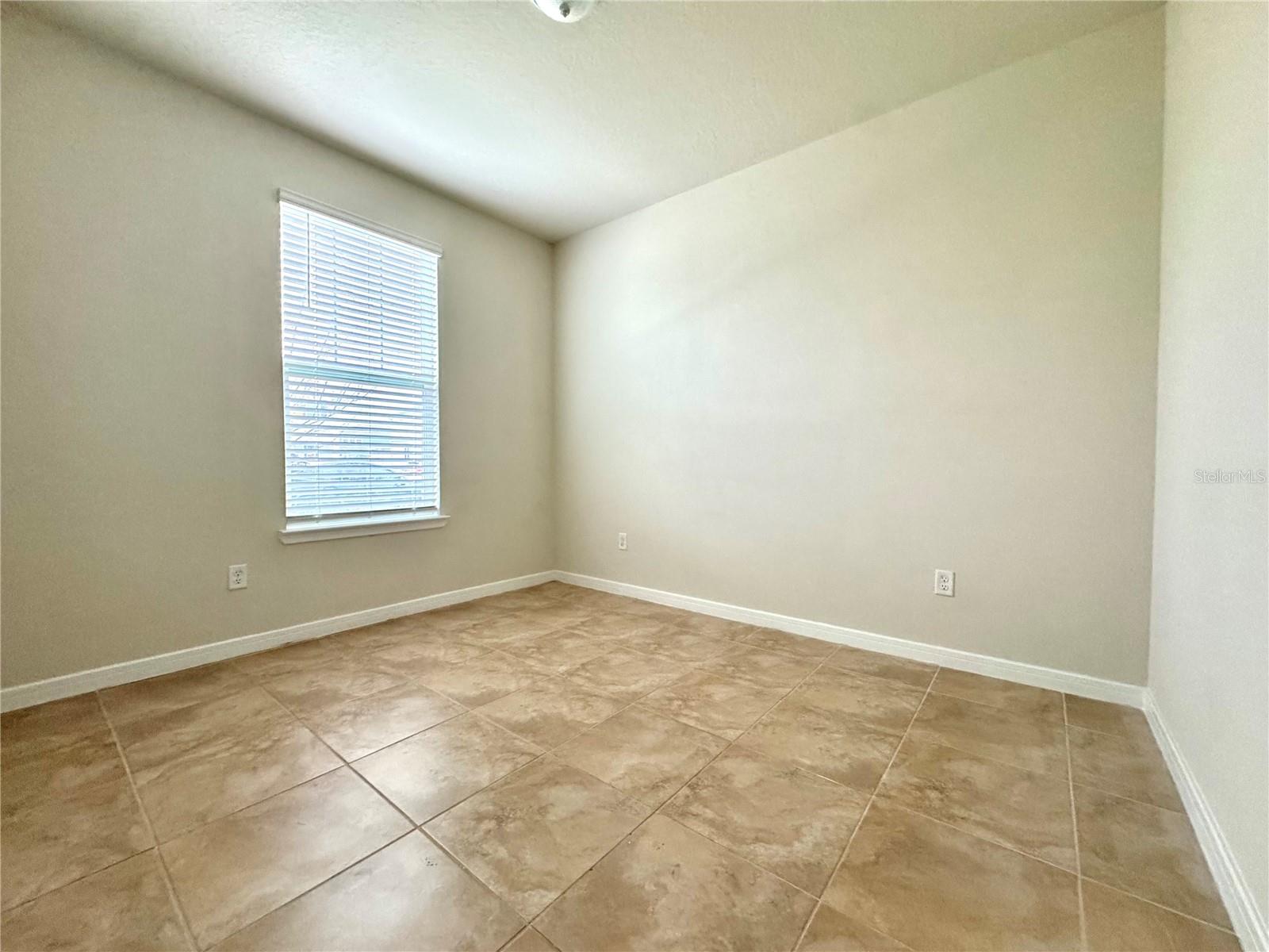 Image 8 of 27 For 10904 Leafshore Loop