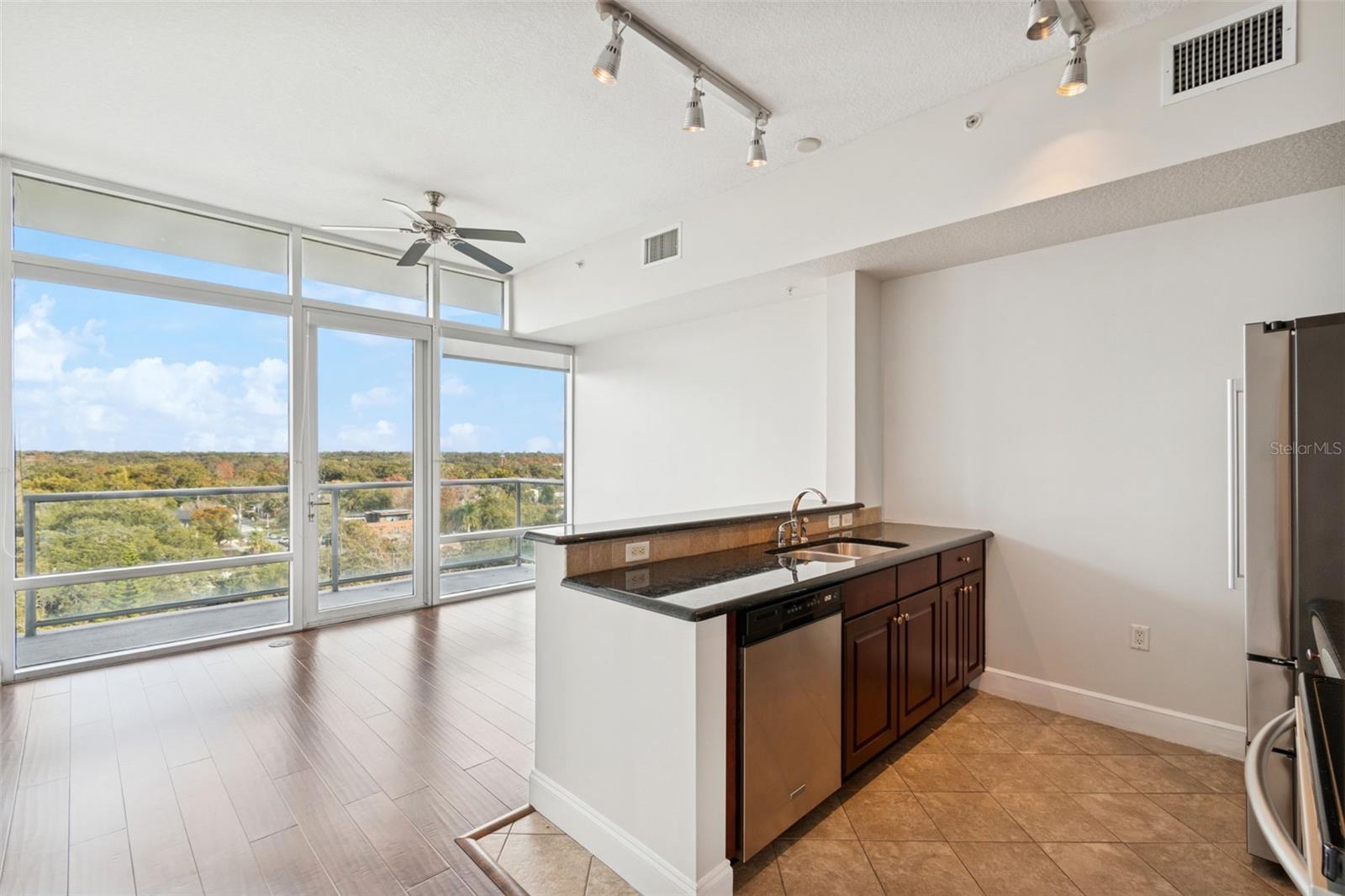 Image 12 of 38 For 101 Eola Drive 808