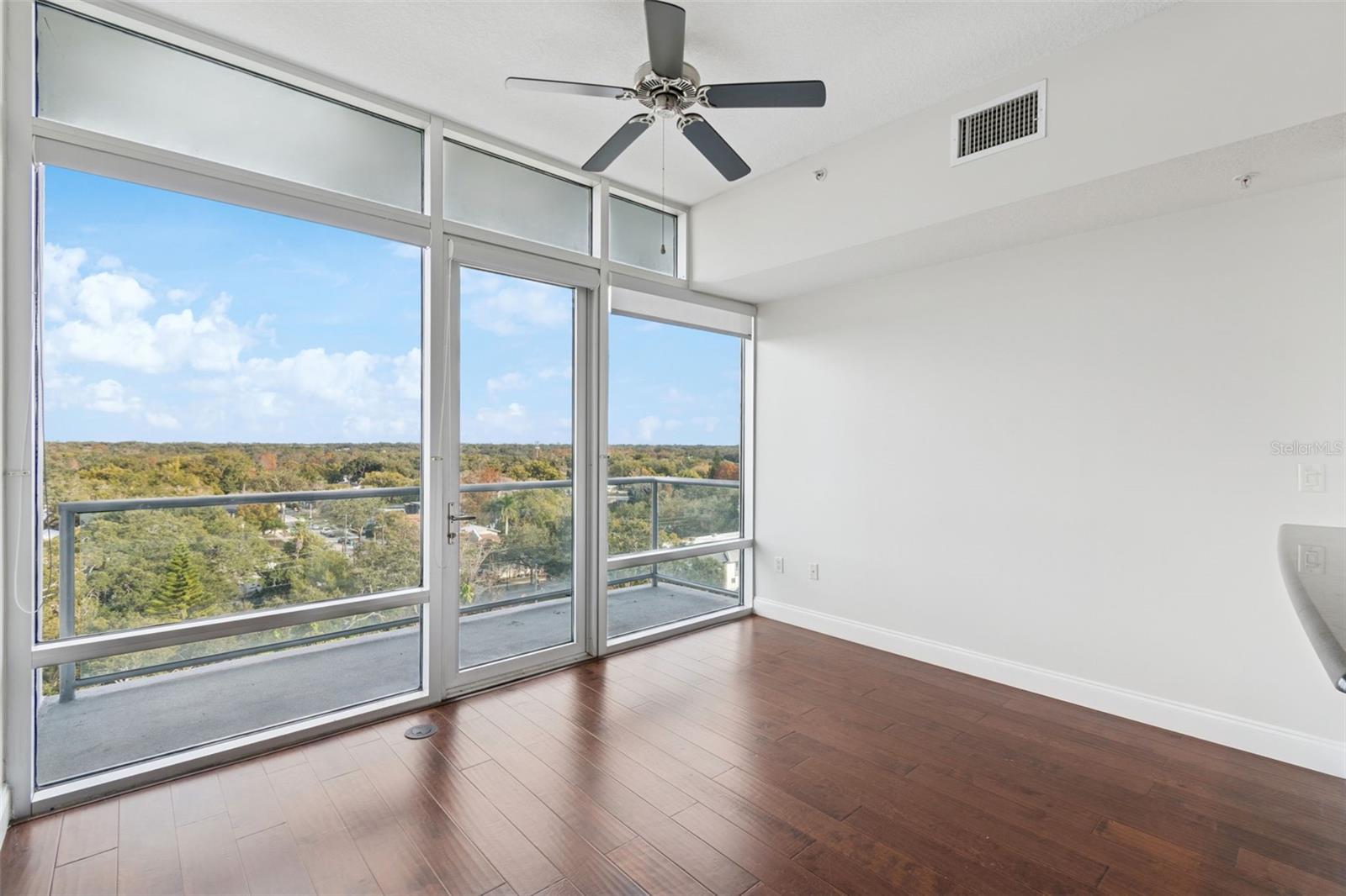 Image 16 of 38 For 101 Eola Drive 808