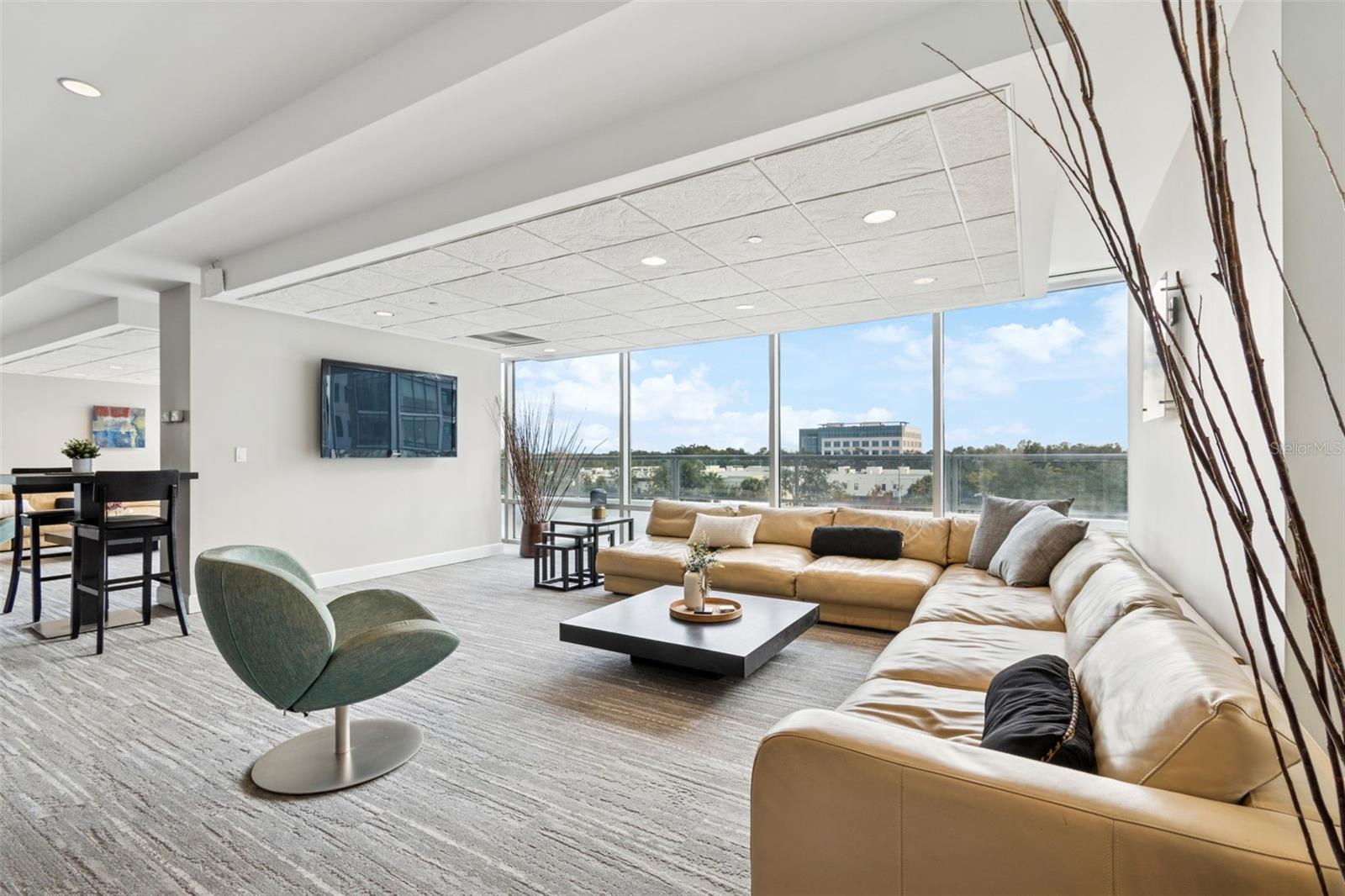 Image 27 of 38 For 101 Eola Drive 808