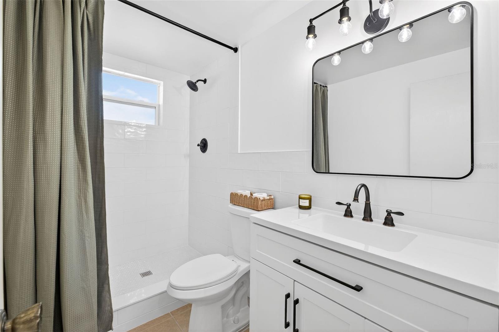 Image 20 of 41 For 1933 South Boulevard