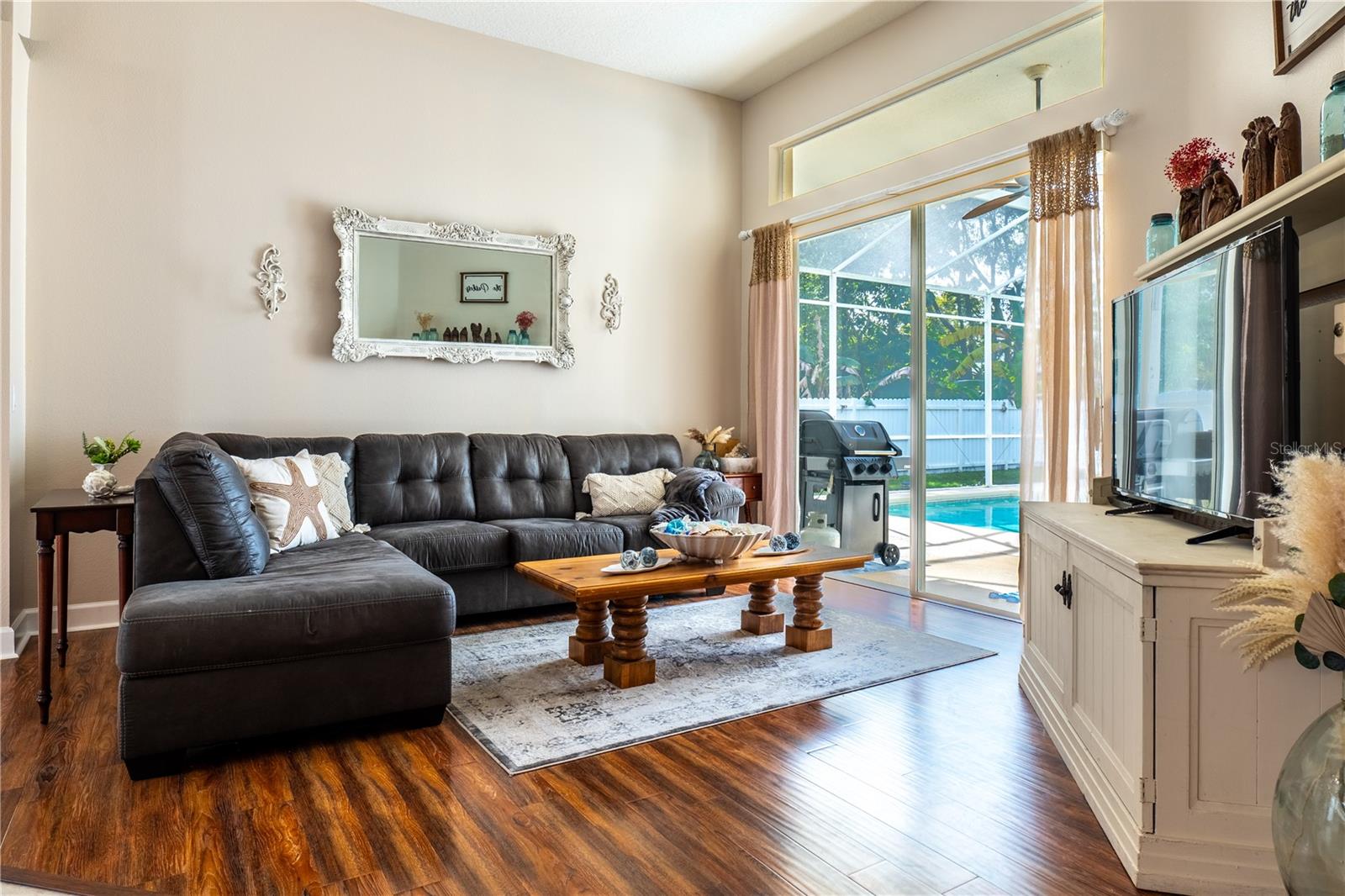 Image 18 of 85 For 1131 Pine Avenue