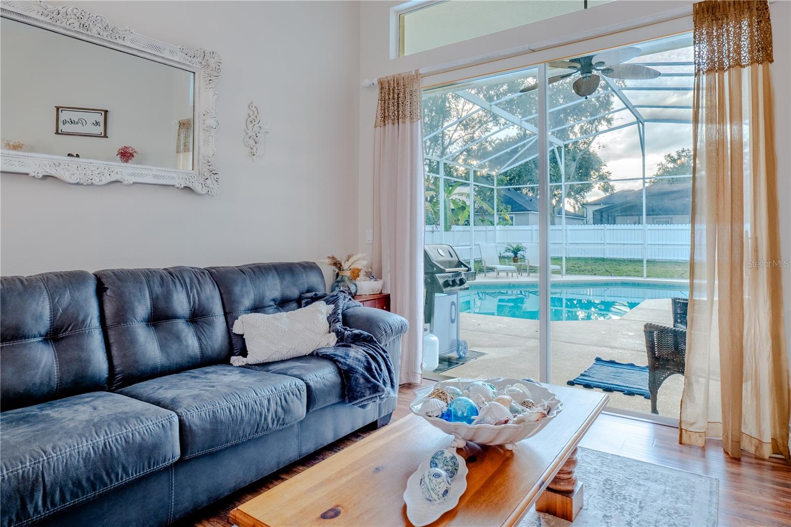 Image 19 of 85 For 1131 Pine Avenue