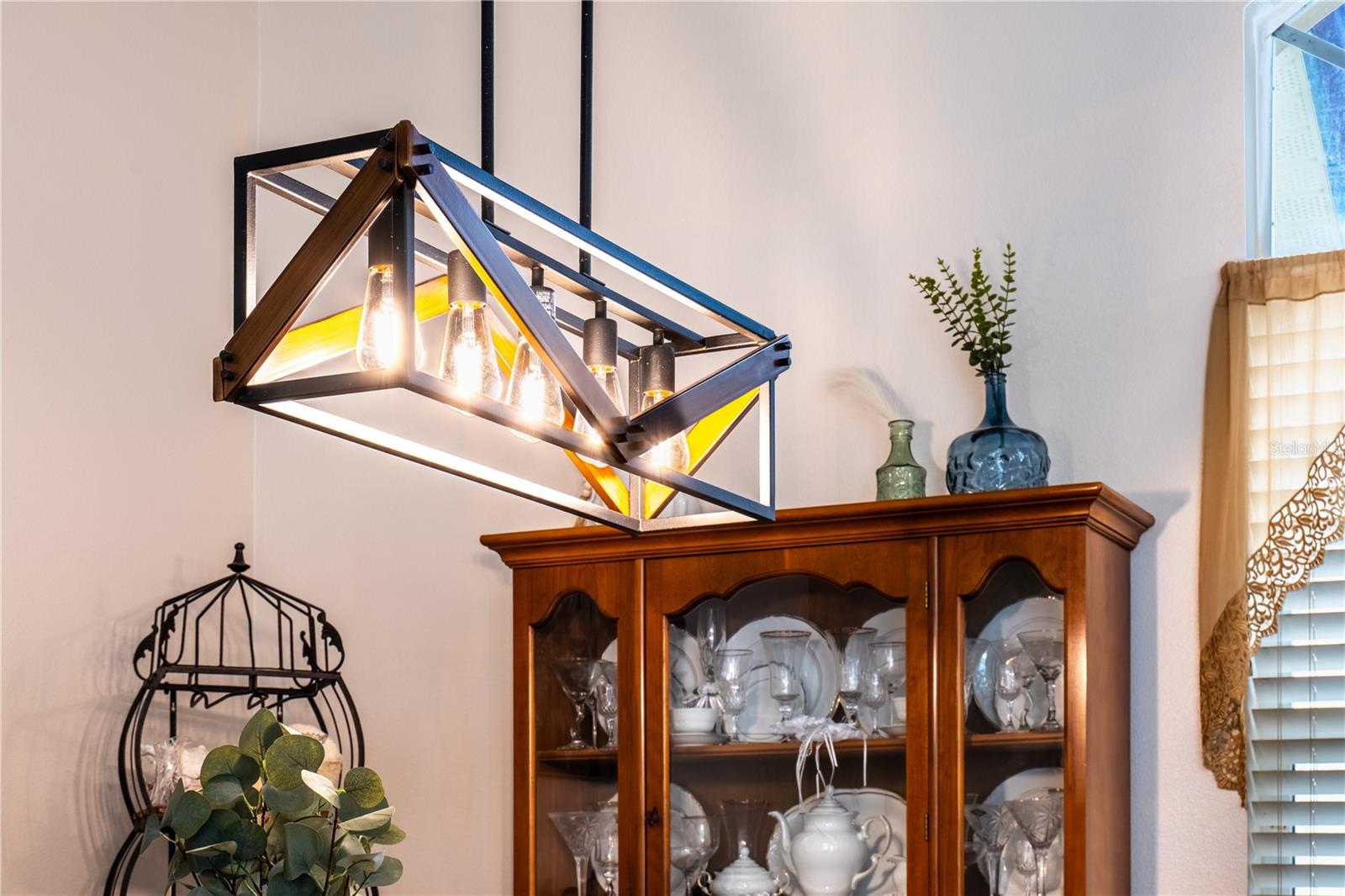 Image 24 of 85 For 1131 Pine Avenue