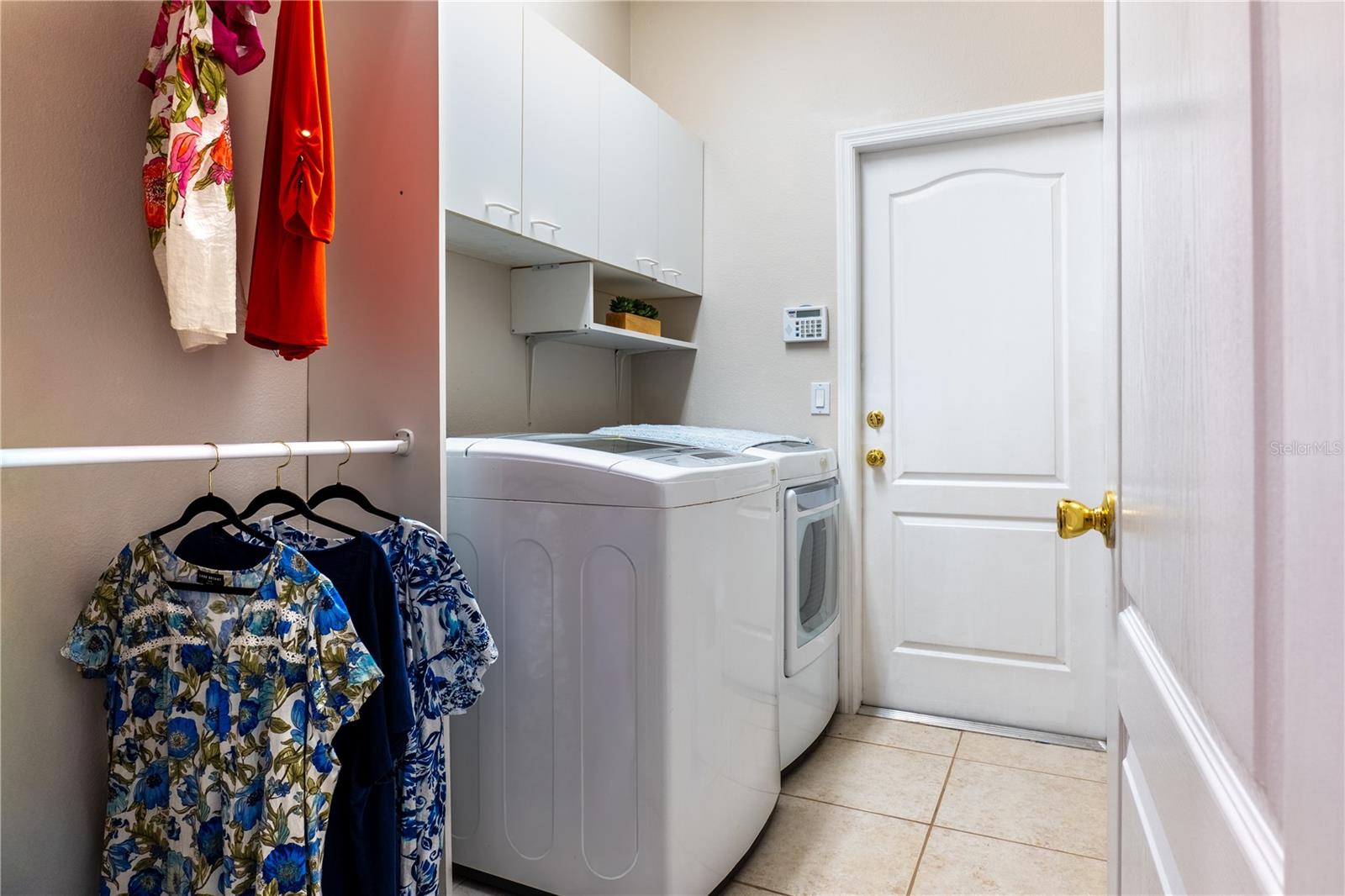 Image 37 of 85 For 1131 Pine Avenue