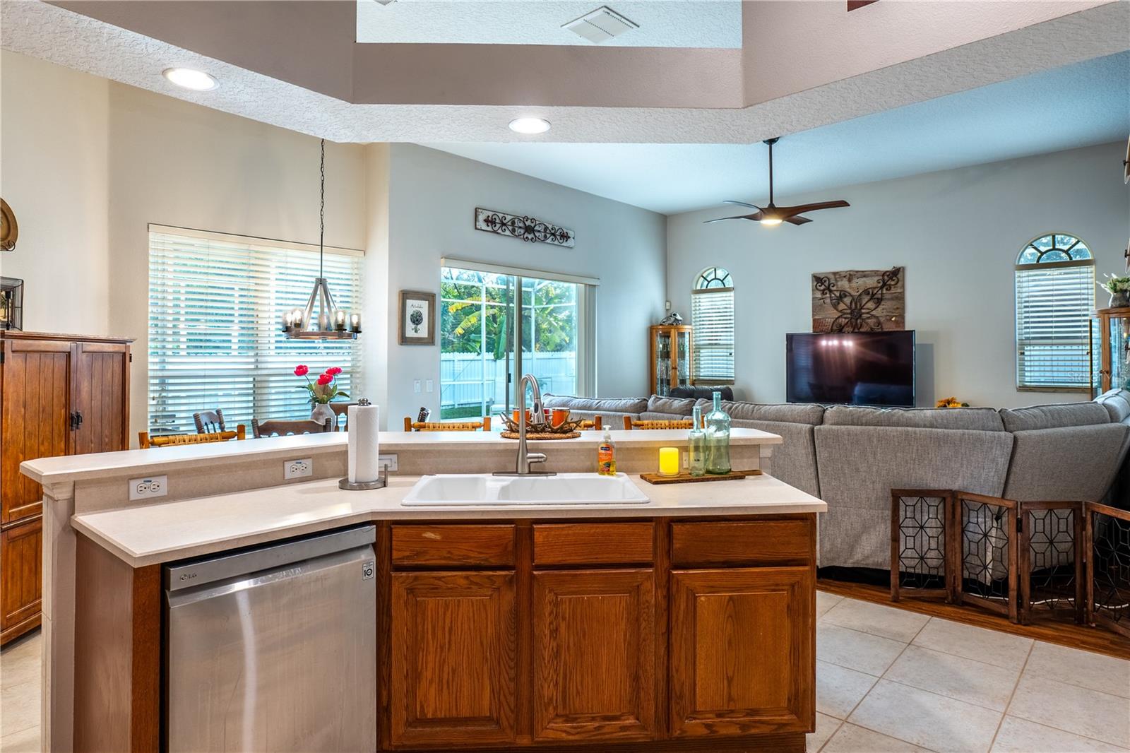 Image 46 of 85 For 1131 Pine Avenue