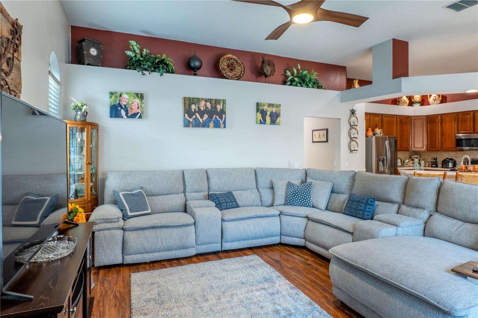 Image 52 of 85 For 1131 Pine Avenue