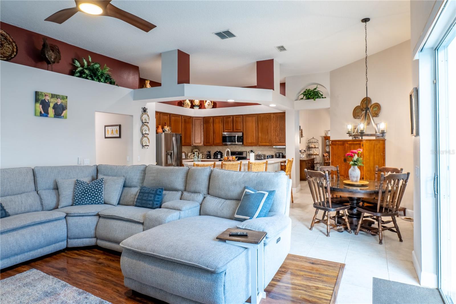 Image 53 of 85 For 1131 Pine Avenue