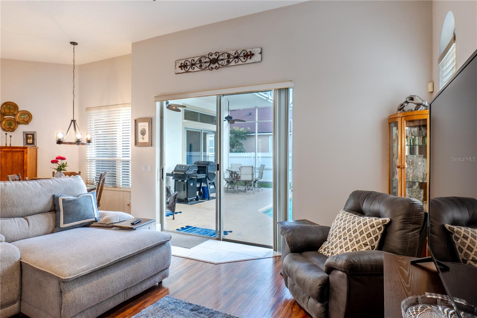 Image 54 of 85 For 1131 Pine Avenue