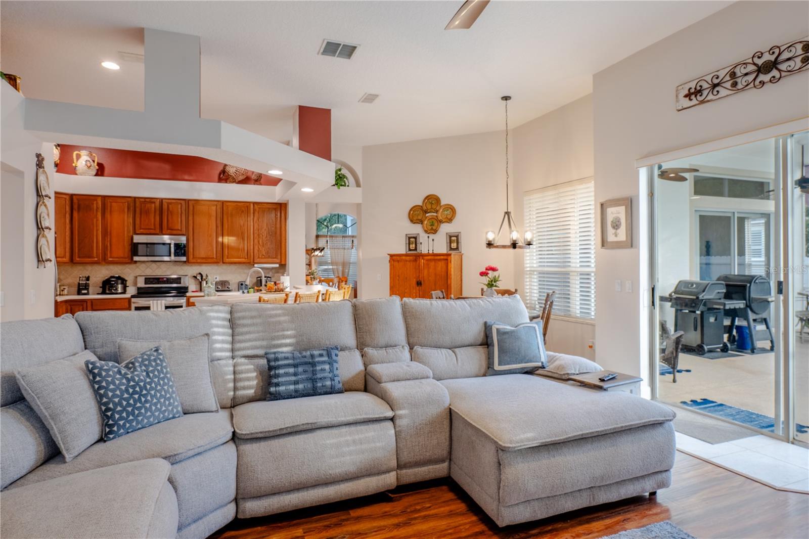 Image 55 of 85 For 1131 Pine Avenue