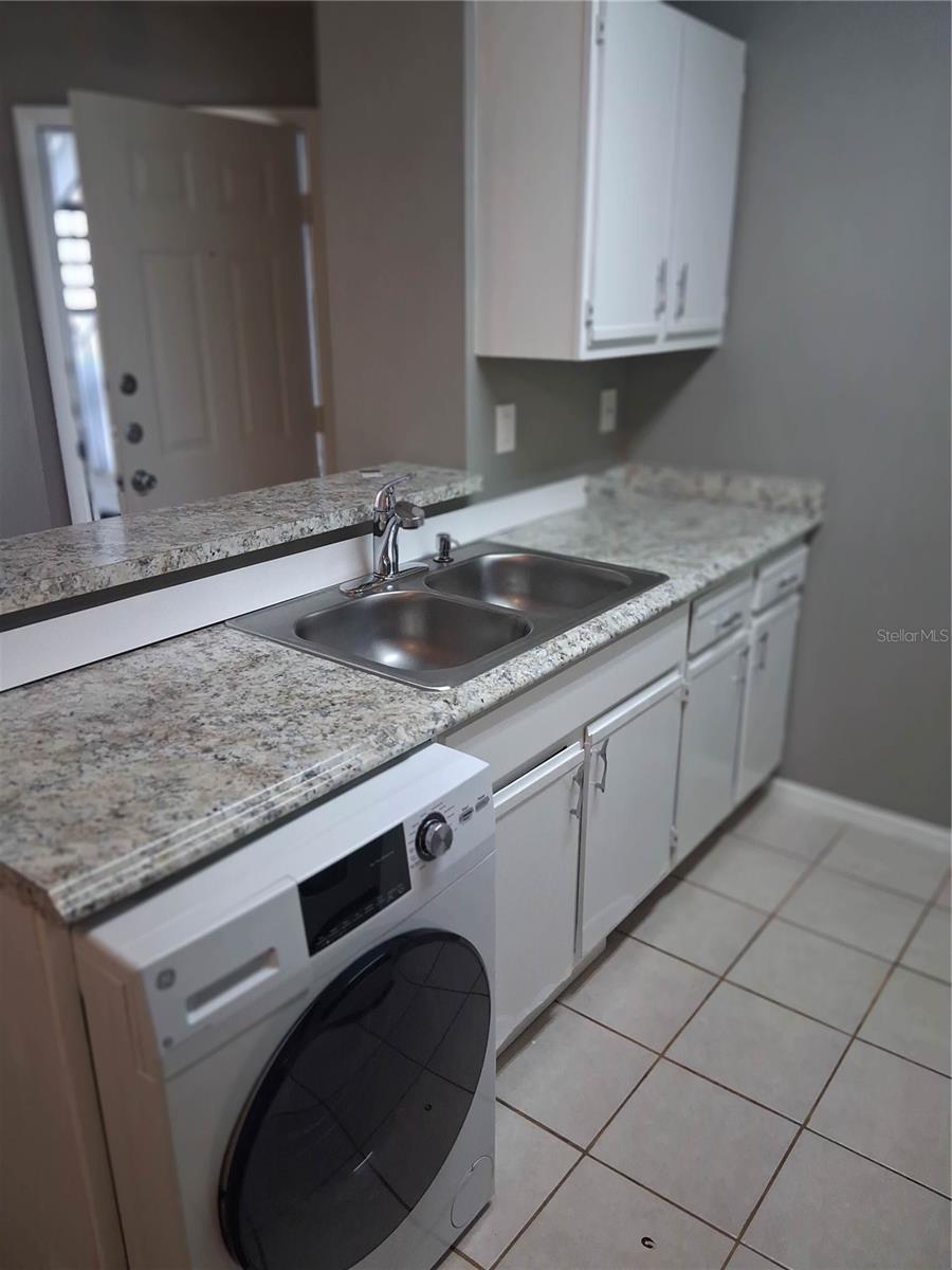 Image 8 of 20 For 2561 Grassy Point Drive 109