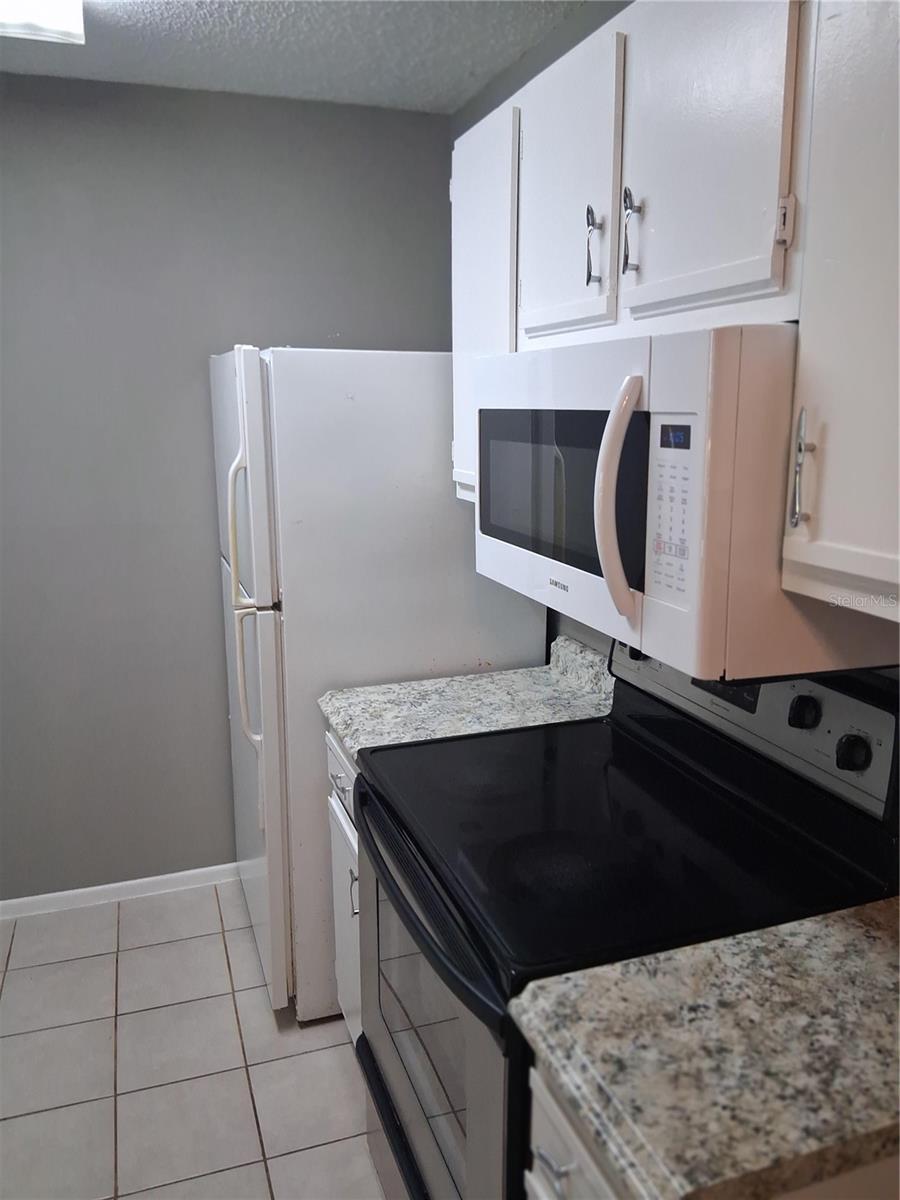 Image 9 of 20 For 2561 Grassy Point Drive 109