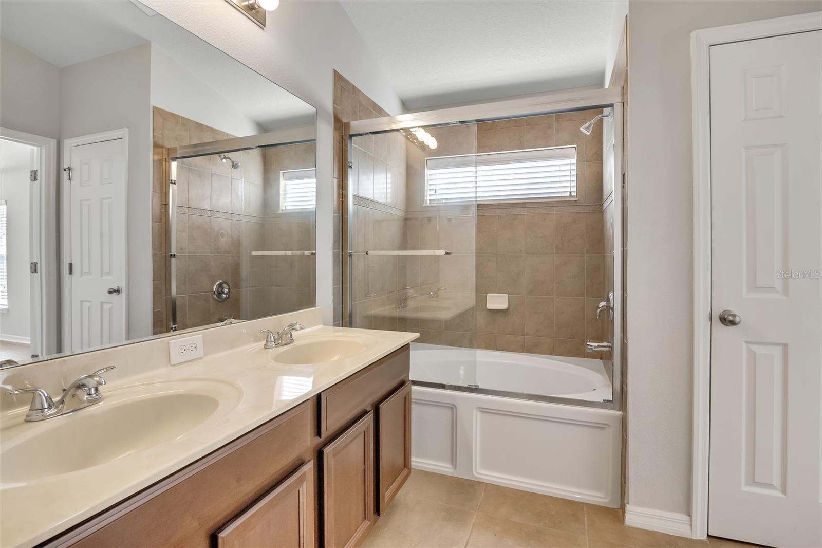 Image 19 of 30 For 604 Bending Oak Trail