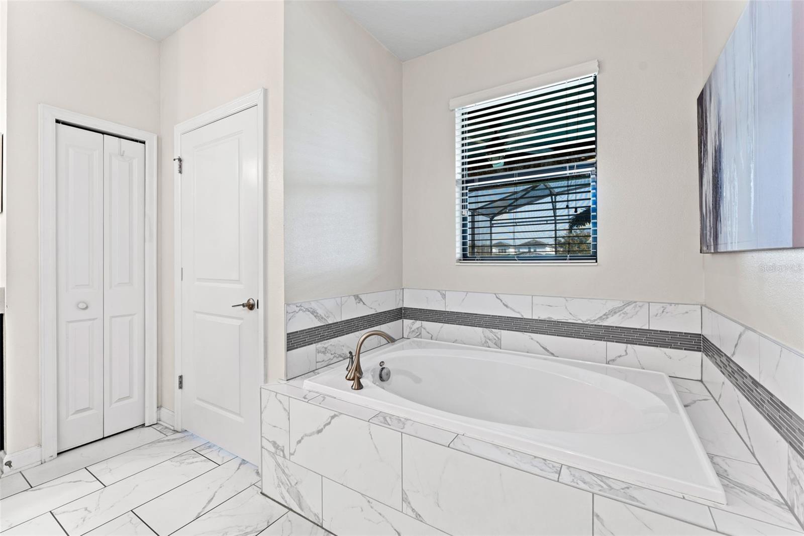 Image 18 of 53 For 2933 Fable Street