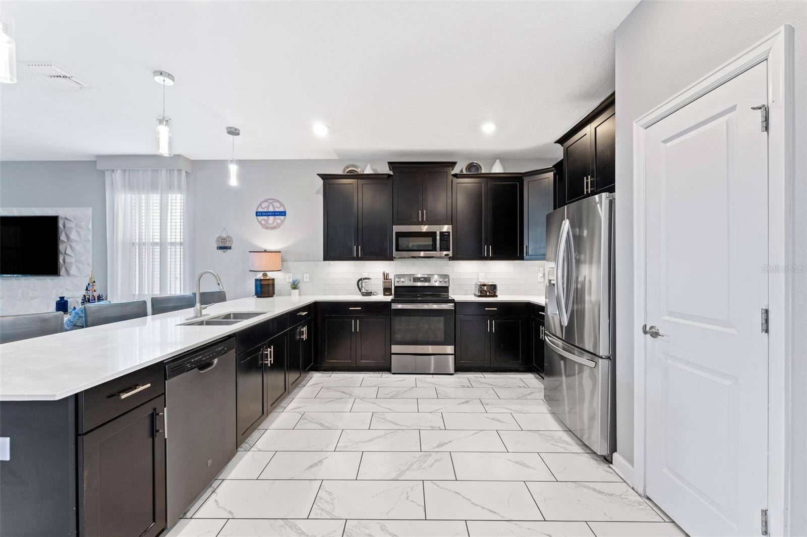 Image 7 of 53 For 2933 Fable Street