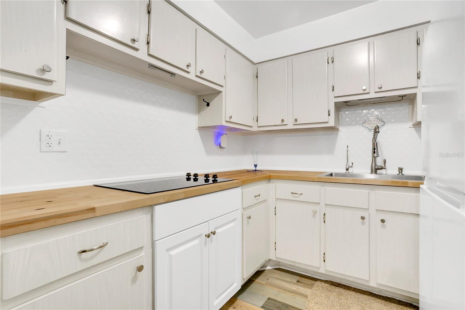 Image 7 of 34 For 160 Bounty Street A1-101