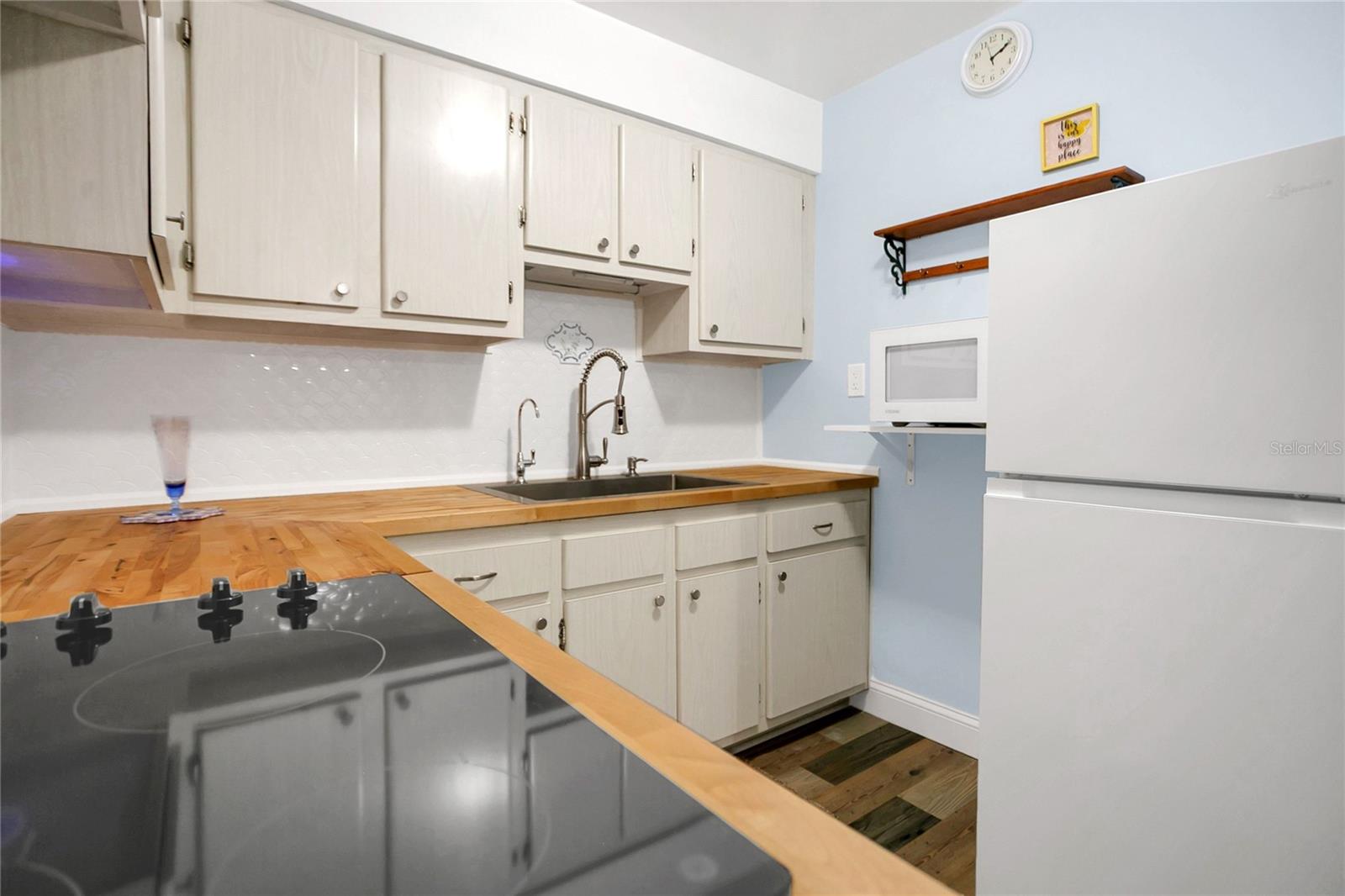 Image 8 of 34 For 160 Bounty Street A1-101