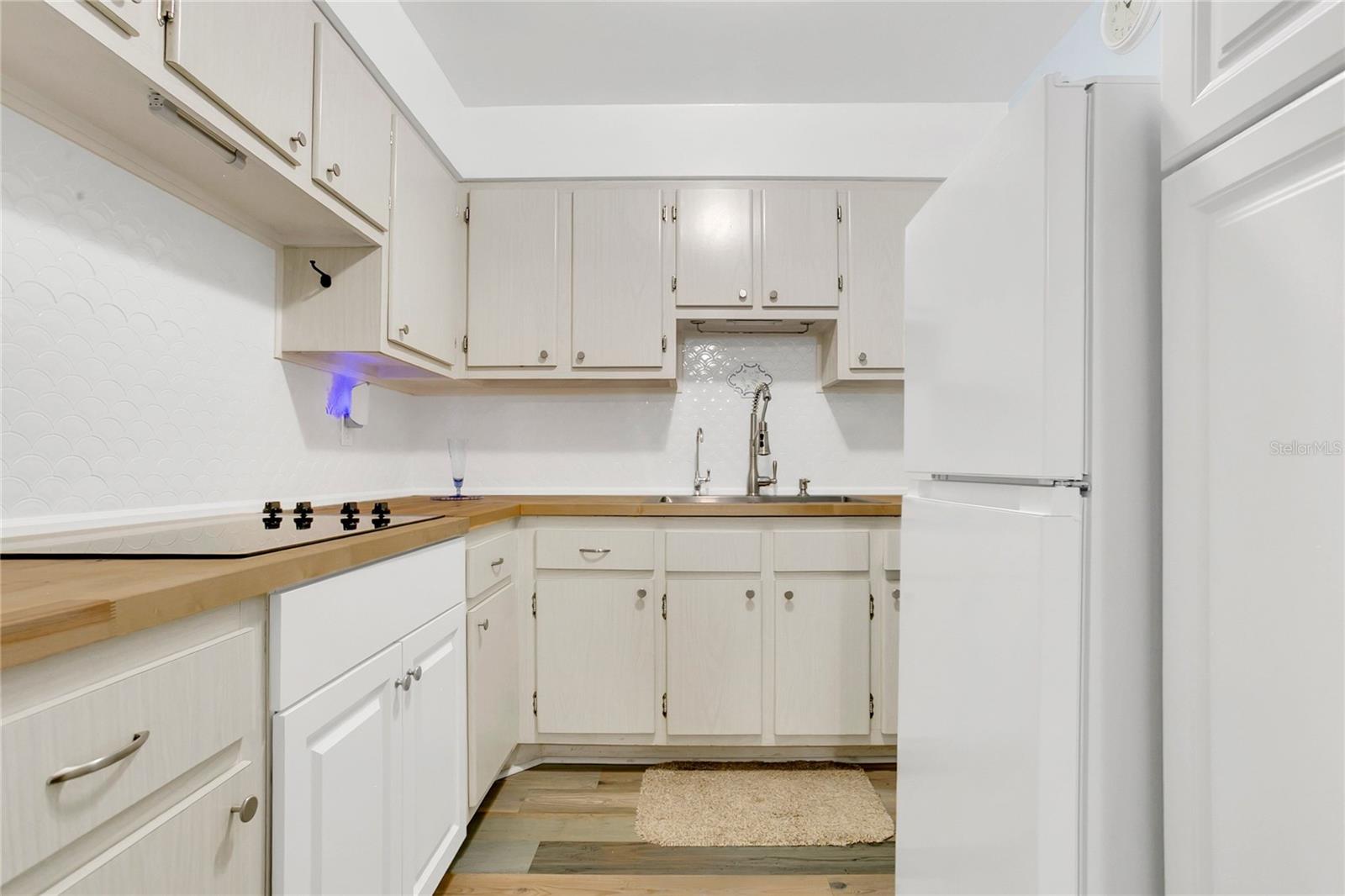 Image 9 of 34 For 160 Bounty Street A1-101