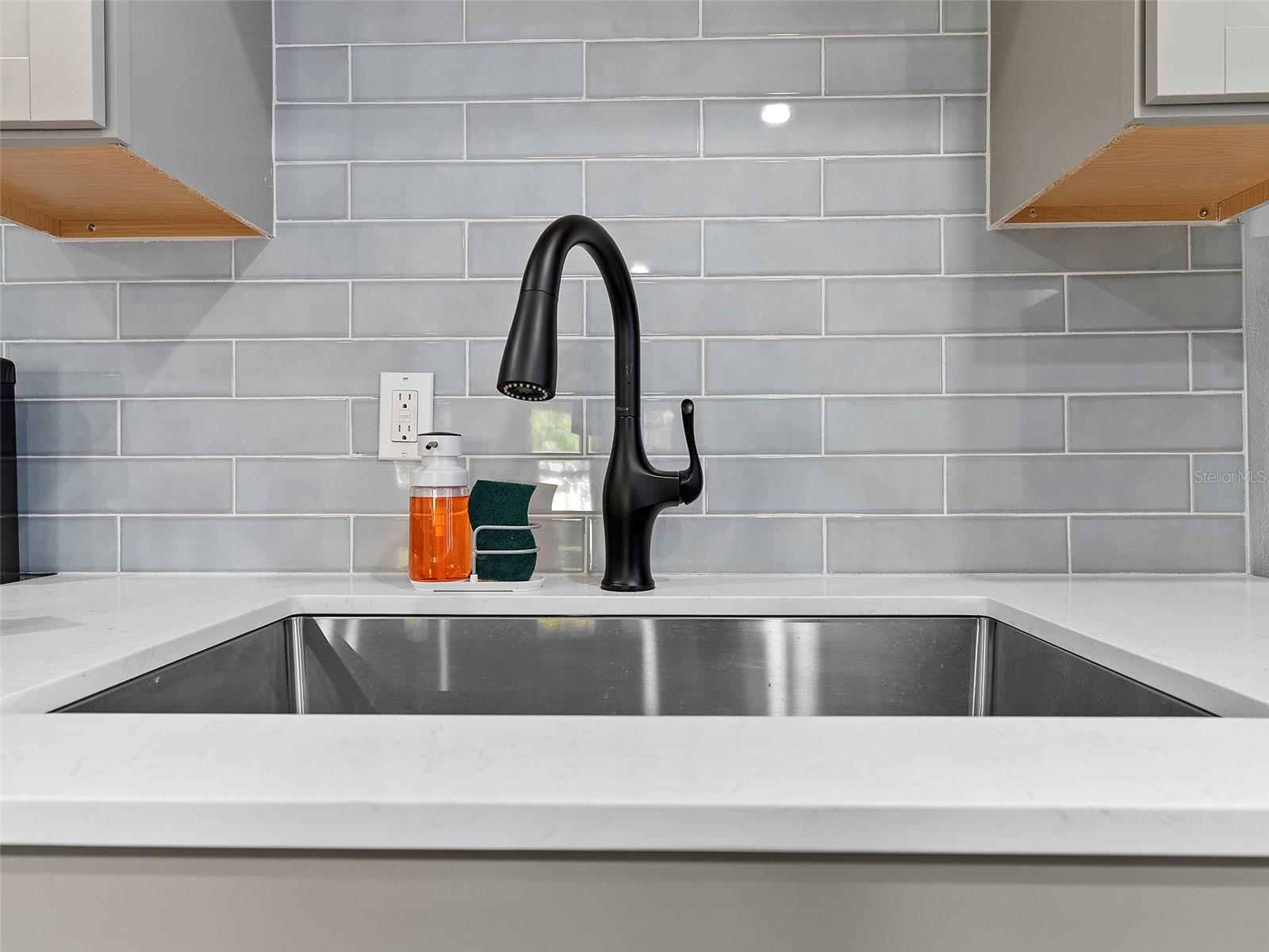 Image 11 of 17 For 412 Harwood Street 1