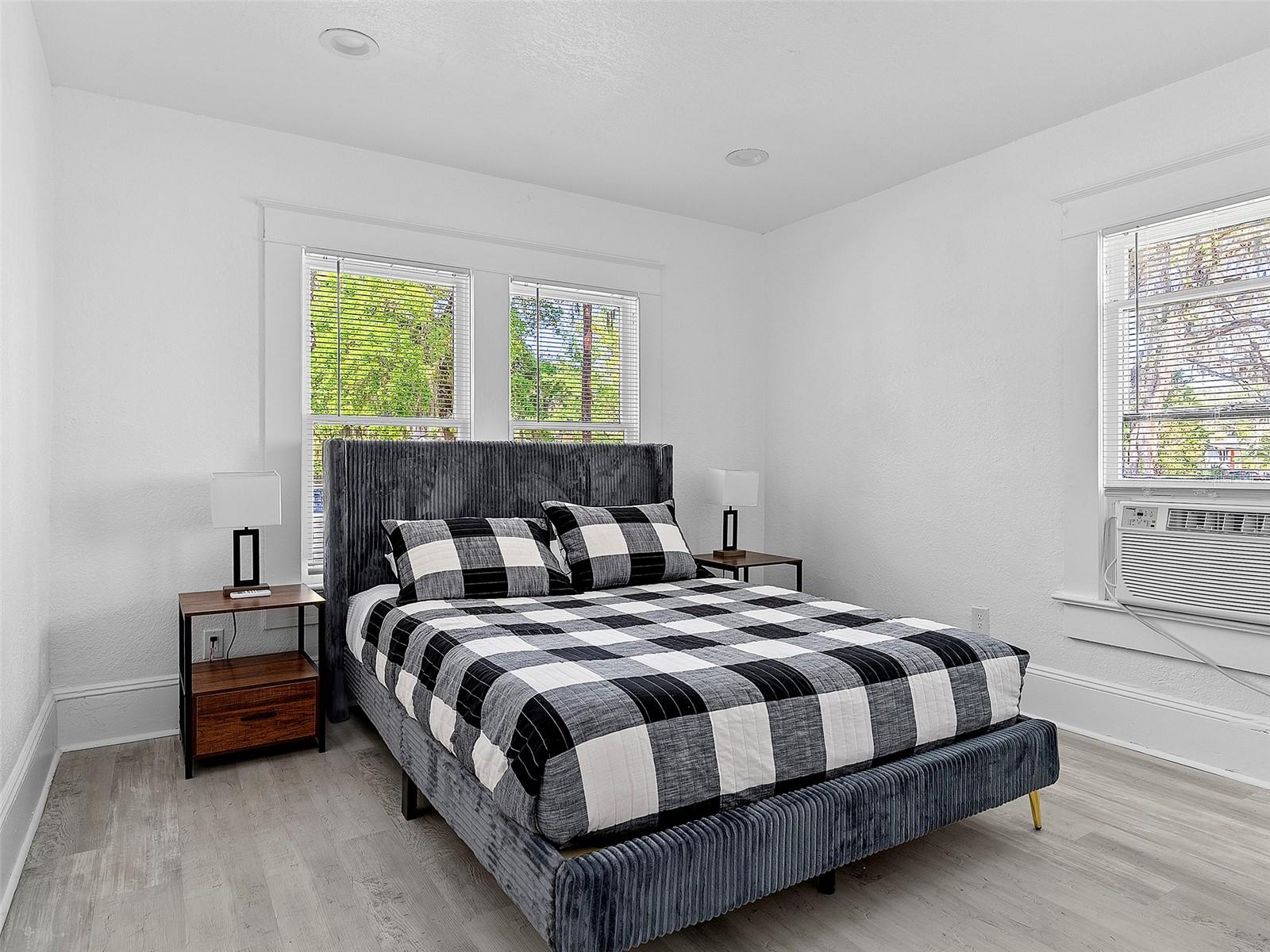 Image 12 of 17 For 412 Harwood Street 1