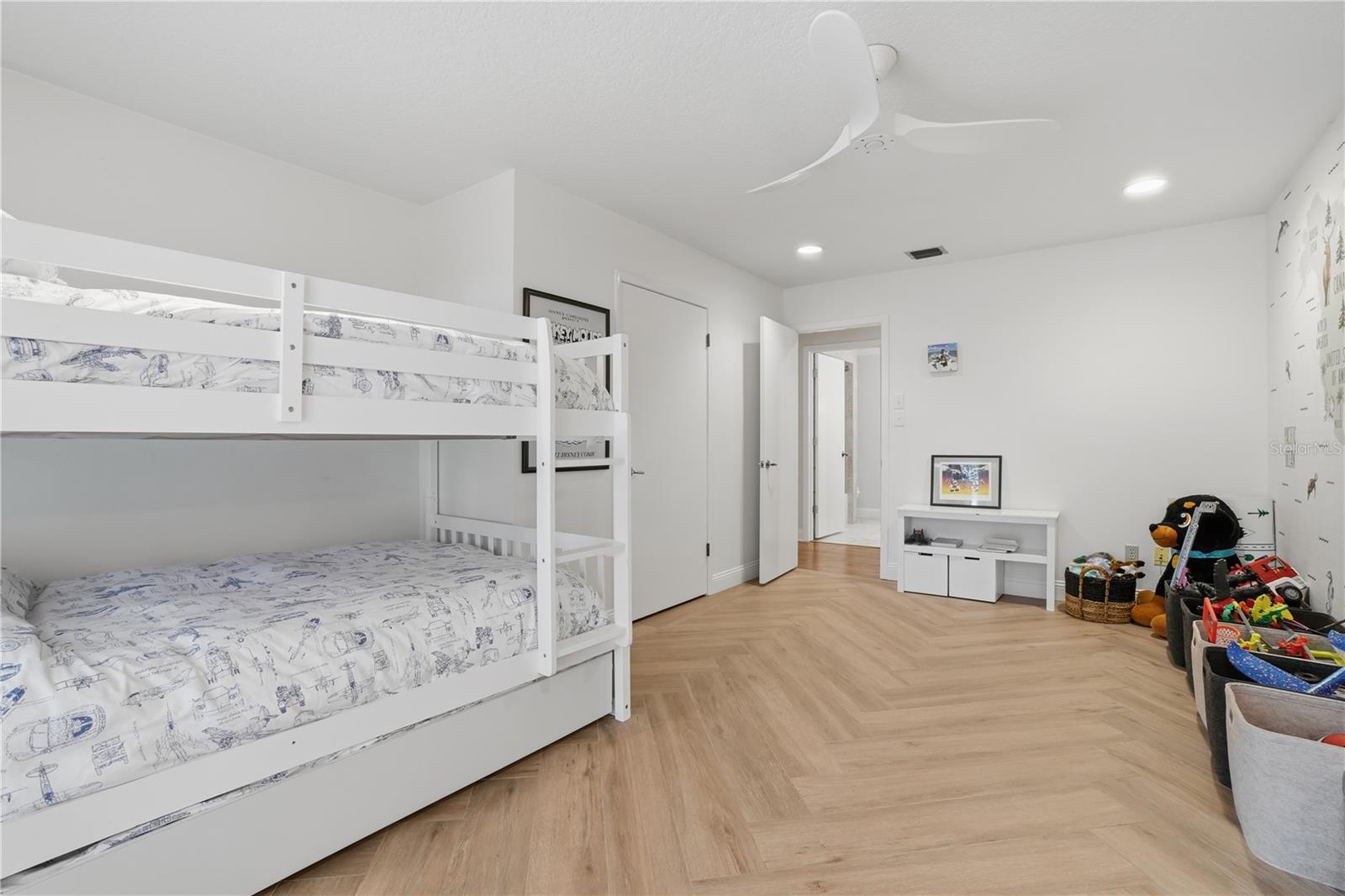 Image 31 of 60 For 1711 Barcelona Way