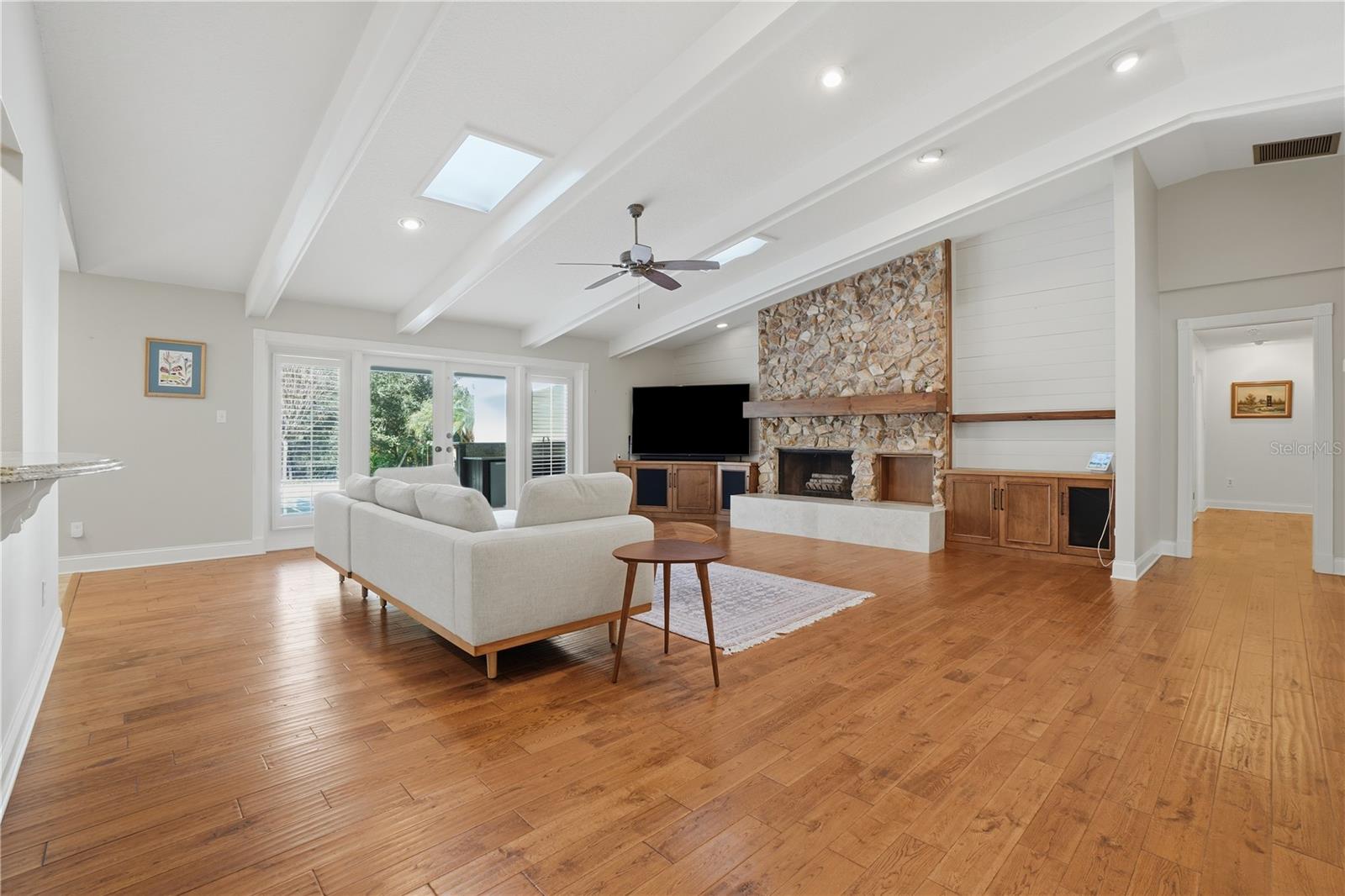 Image 4 of 60 For 1711 Barcelona Way