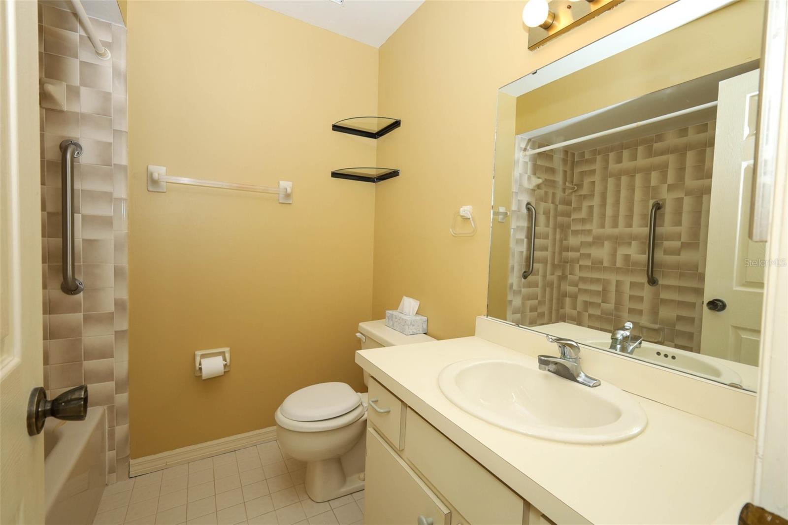 Image 13 of 22 For 356 Golfside Cove 28