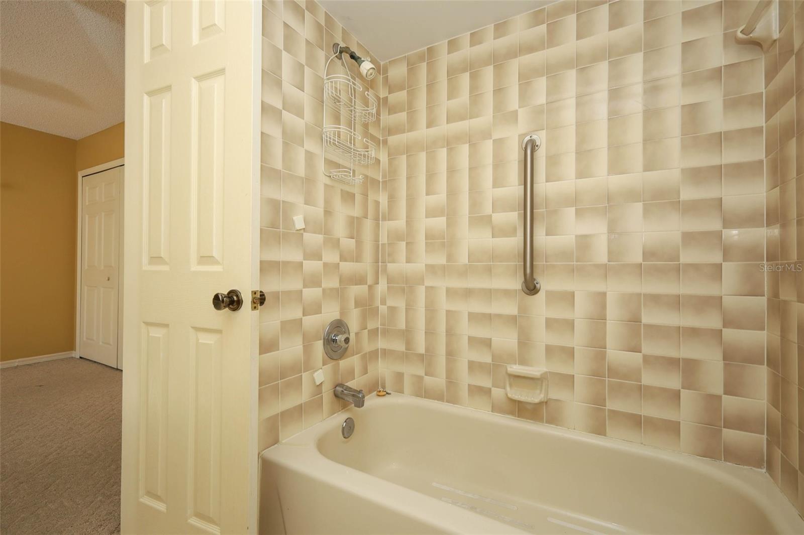 Image 14 of 22 For 356 Golfside Cove 28