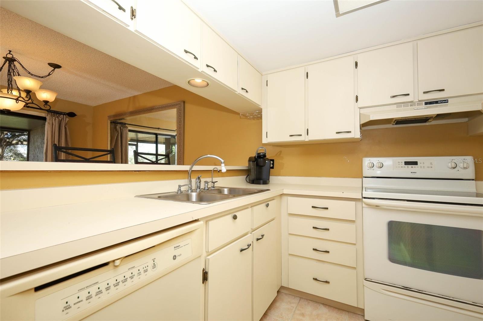 Image 7 of 22 For 356 Golfside Cove 28