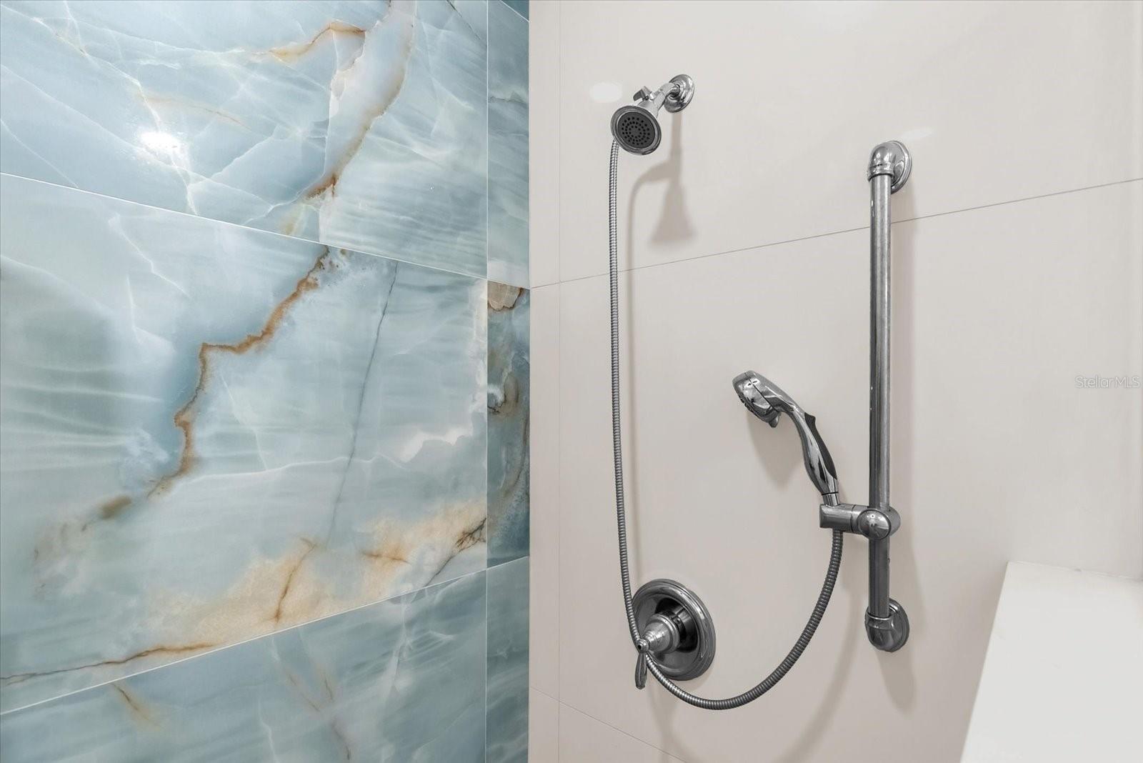 Image 18 of 30 For 22020 Belgian Court