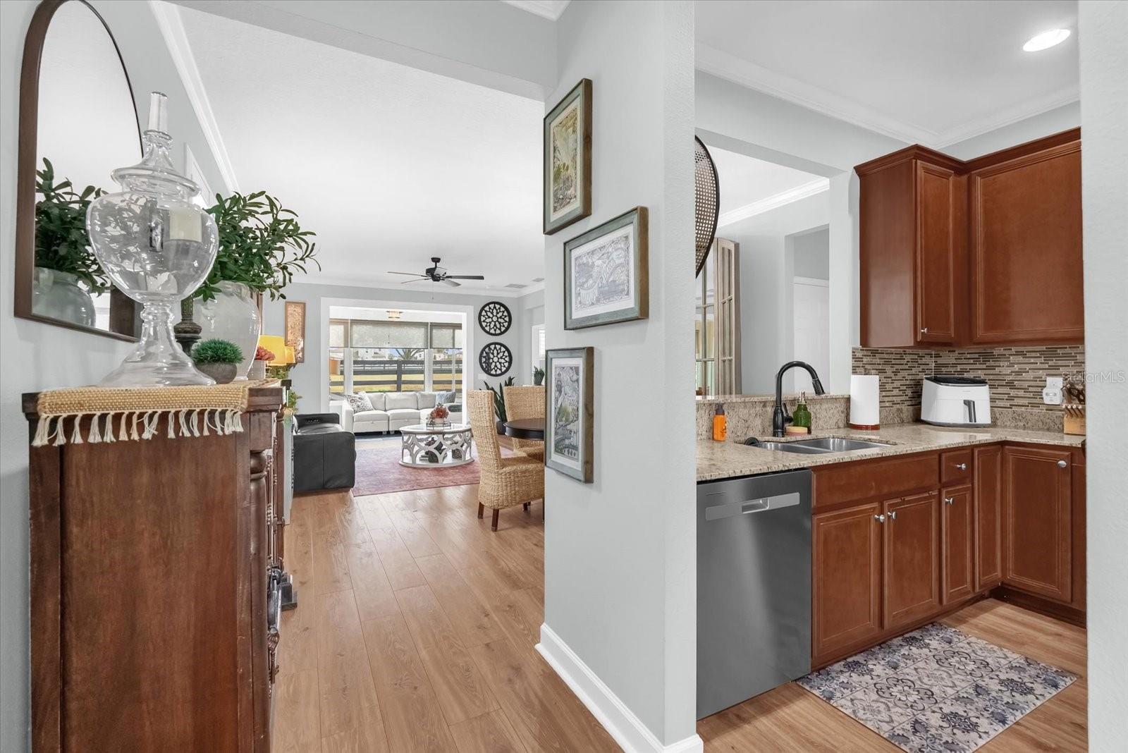 Image 3 of 30 For 22020 Belgian Court