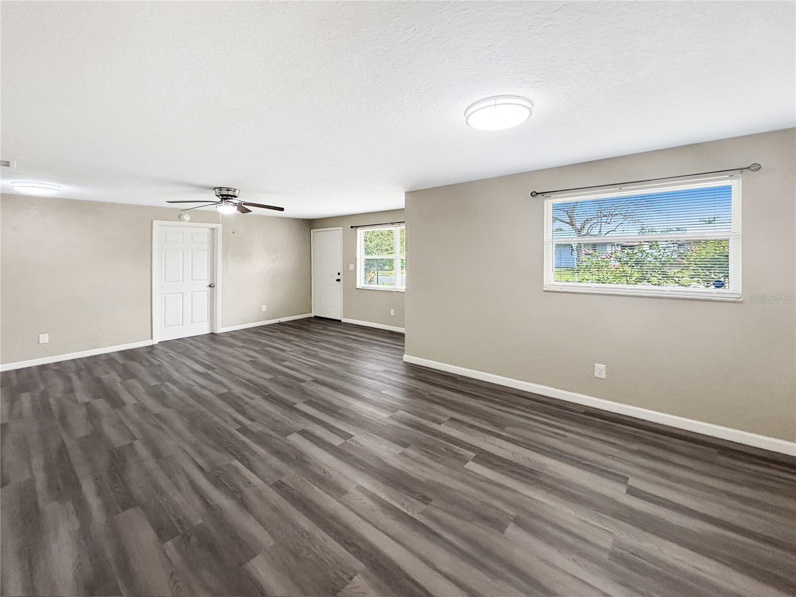 Image 10 of 28 For 122 Drew Avenue