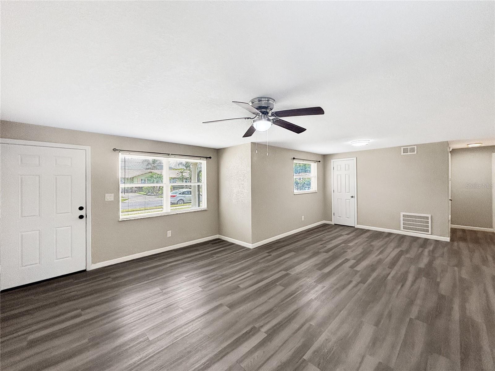 Image 20 of 28 For 122 Drew Avenue