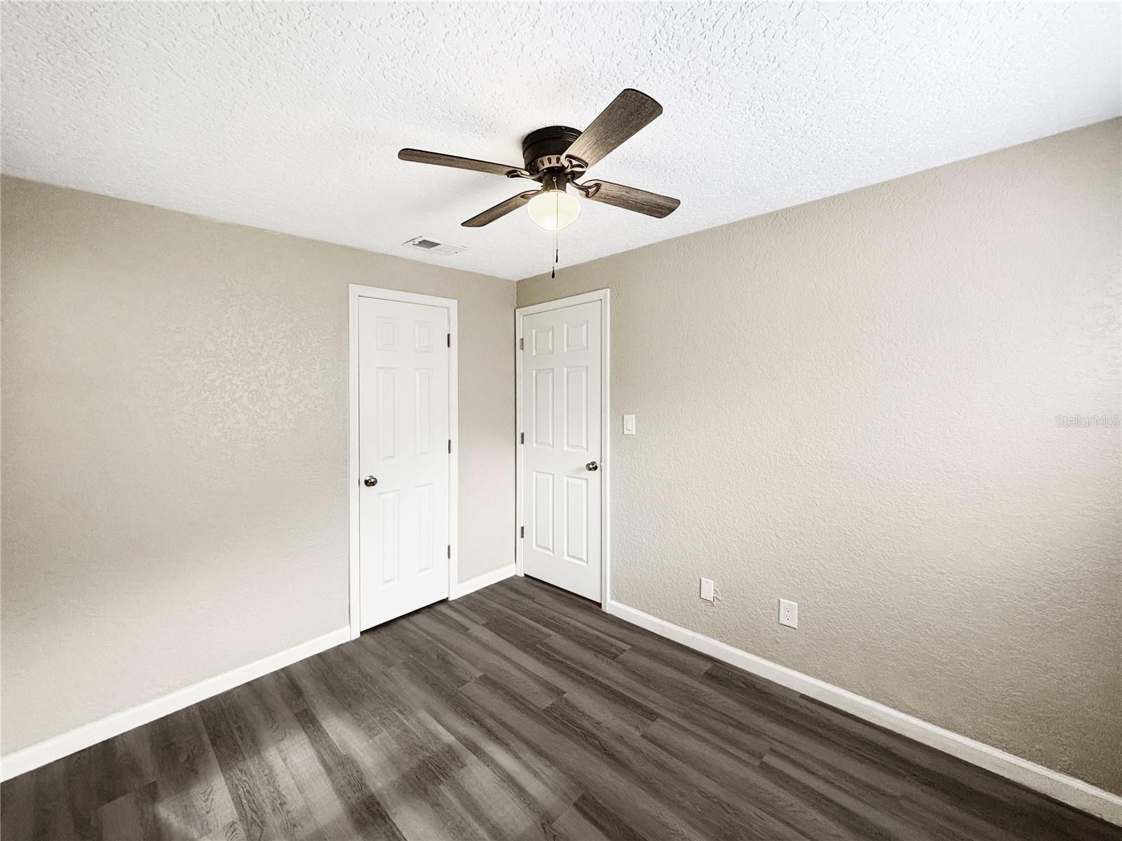 Image 22 of 28 For 122 Drew Avenue