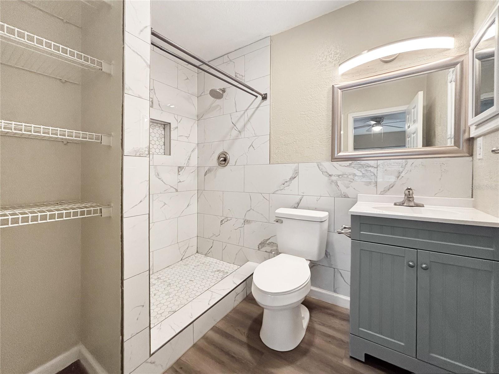 Image 24 of 28 For 122 Drew Avenue