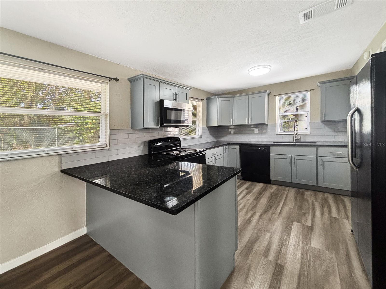 Image 3 of 28 For 122 Drew Avenue