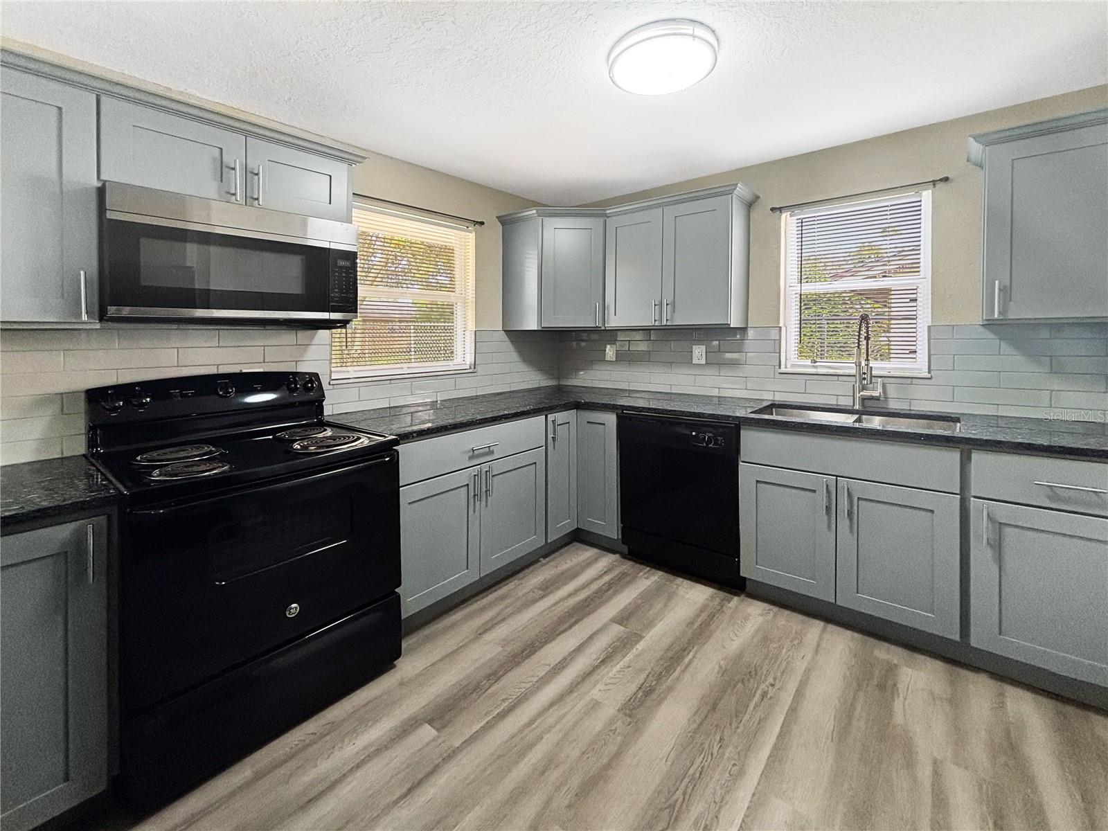 Image 4 of 28 For 122 Drew Avenue