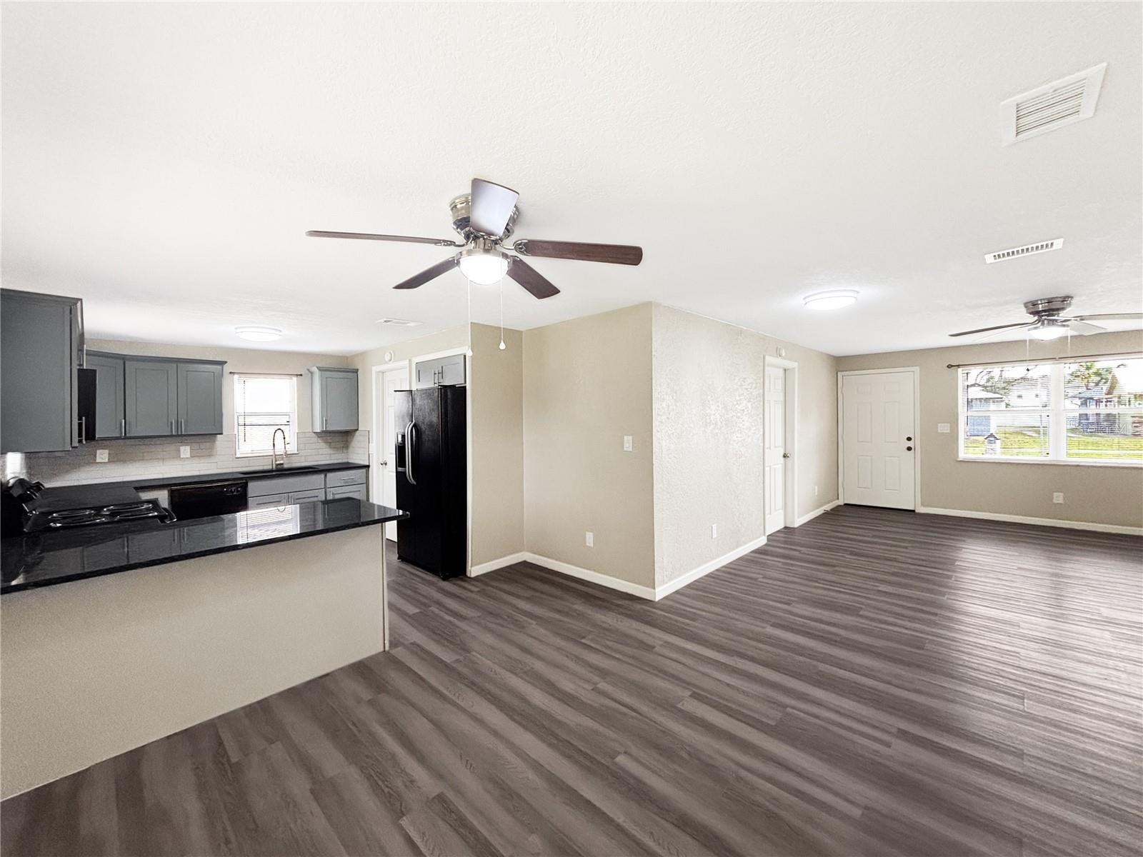 Image 8 of 28 For 122 Drew Avenue