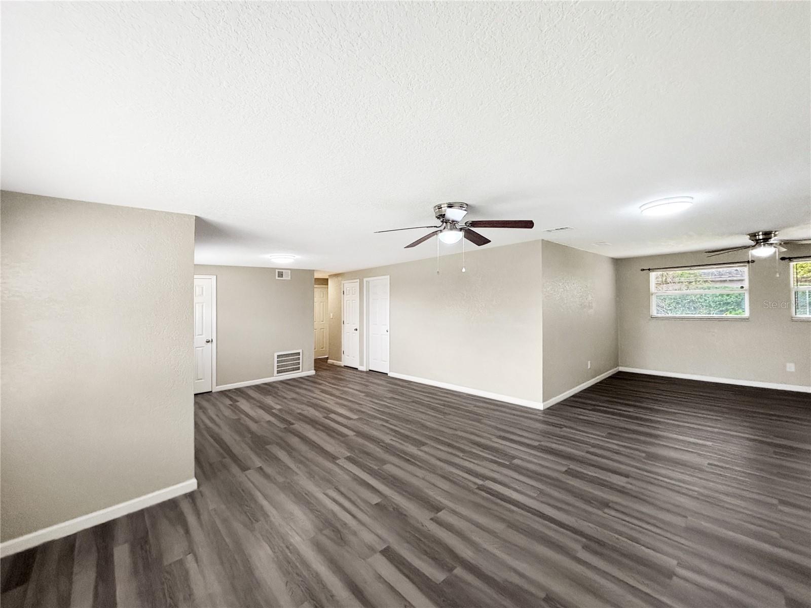 Image 9 of 28 For 122 Drew Avenue