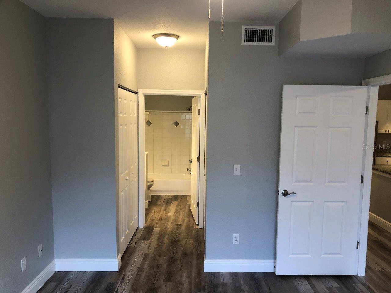 Image 17 of 28 For 831 Camargo Way 302